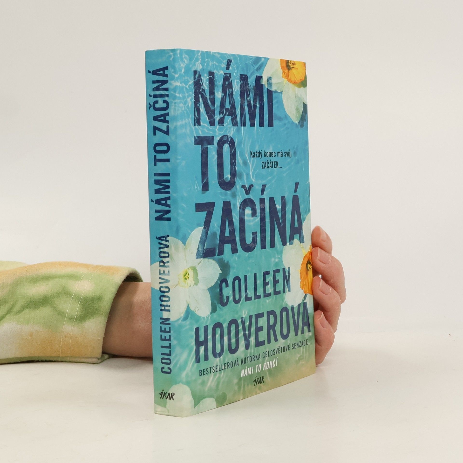 Colleen Hoover Námi to začíná