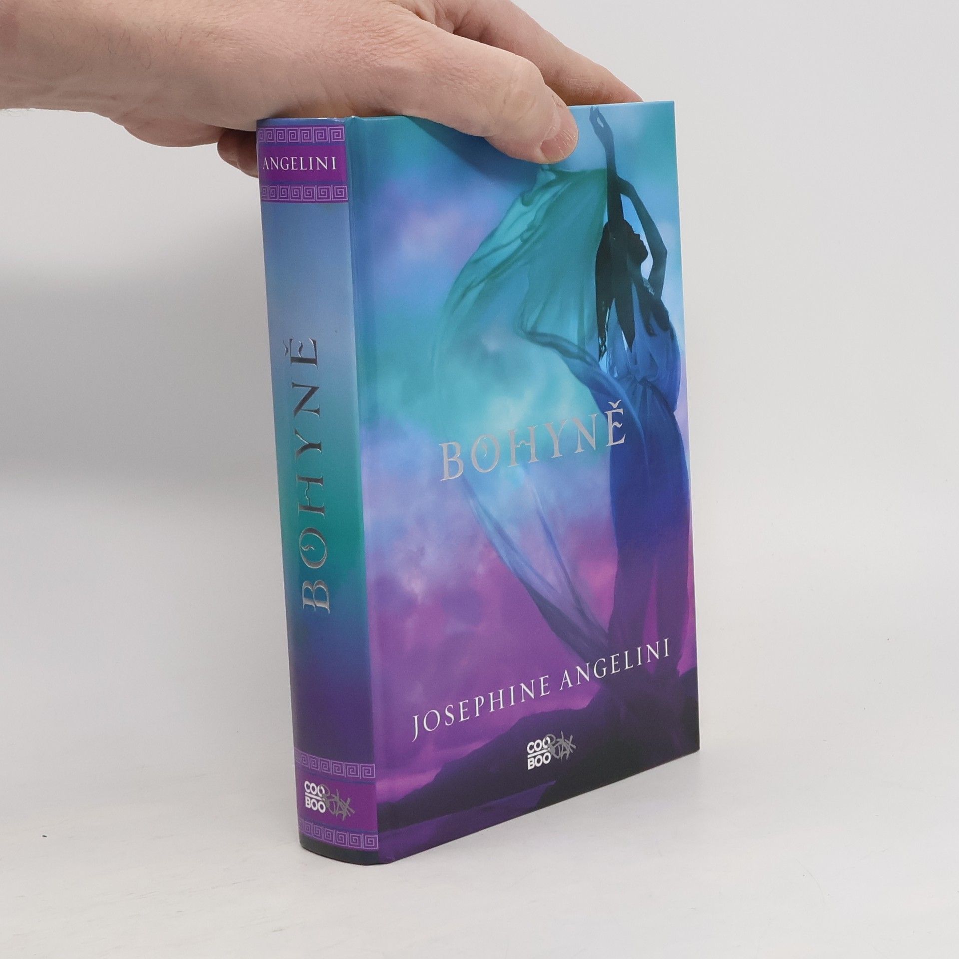 Josephine Angelini Bohyně