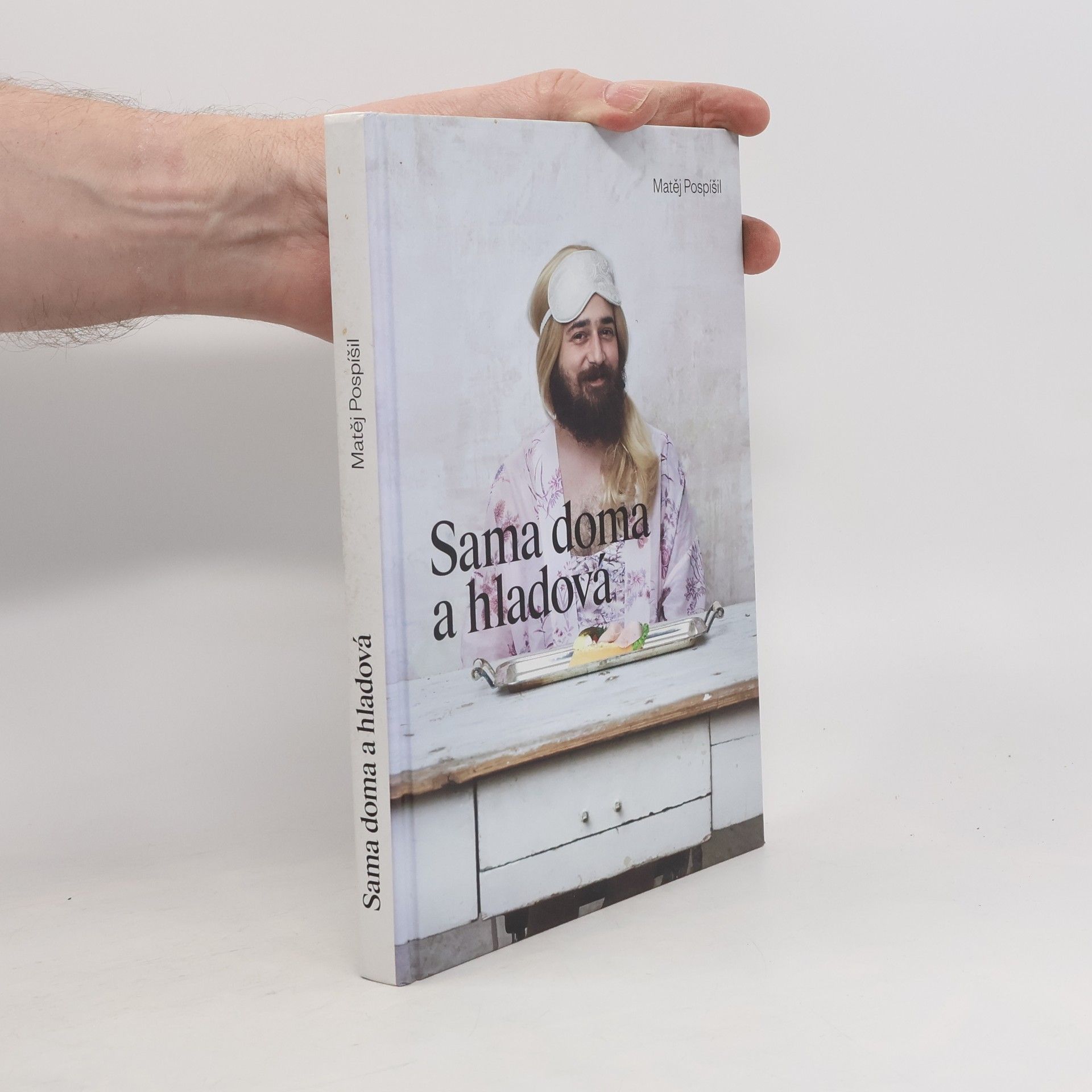 Sama doma a hladová