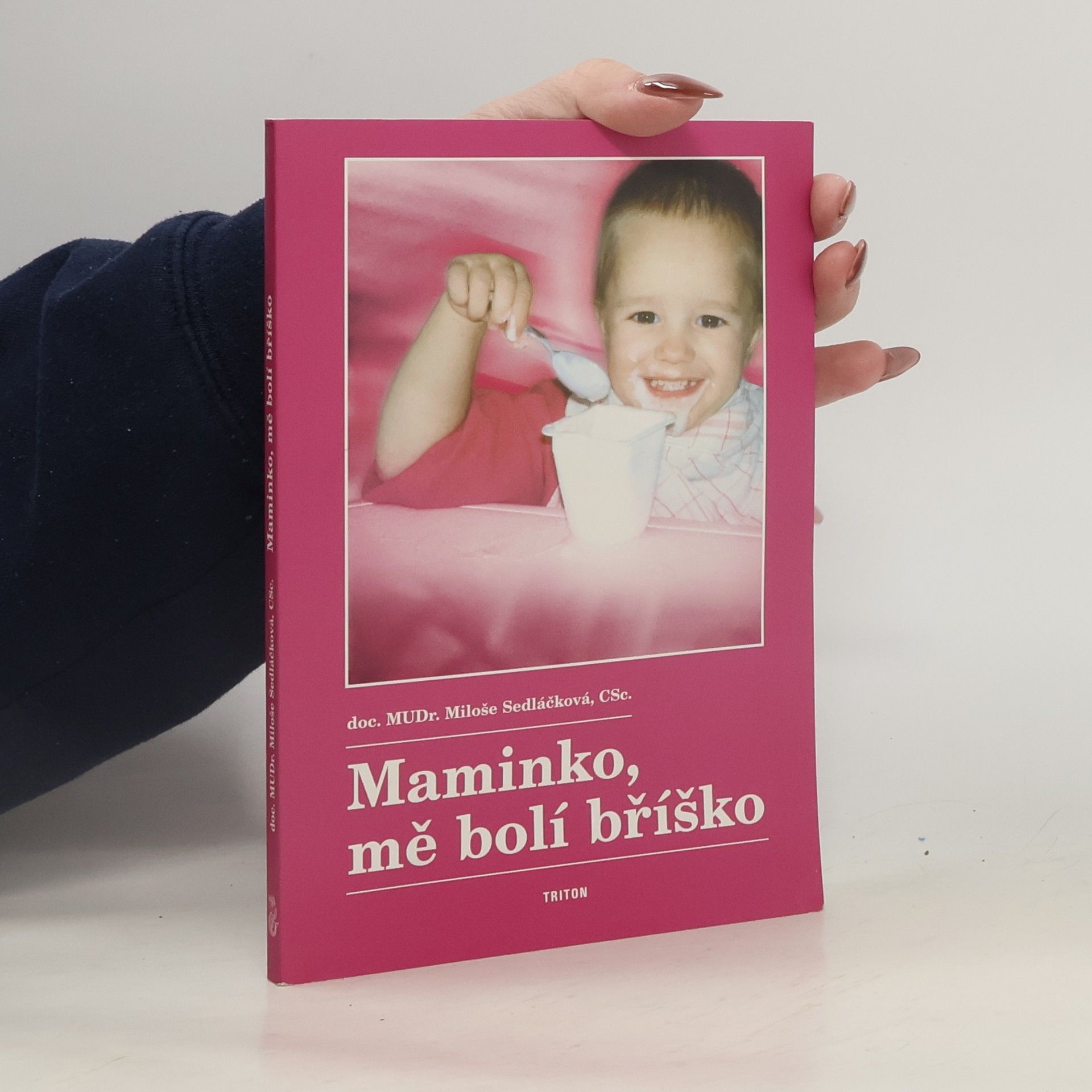 Maminko, mě bolí bříško