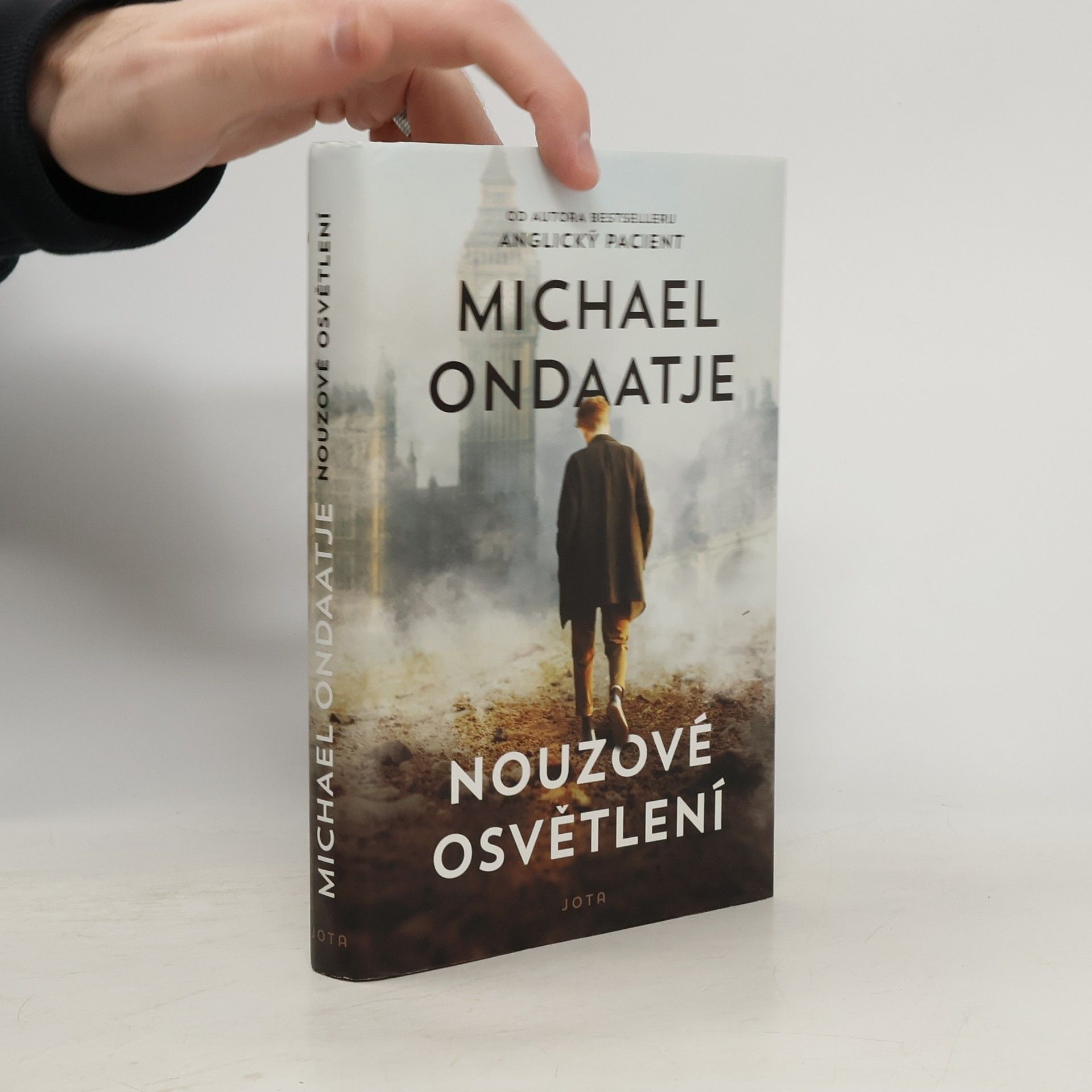 Michael Ondaatje Nouzové osvětlení