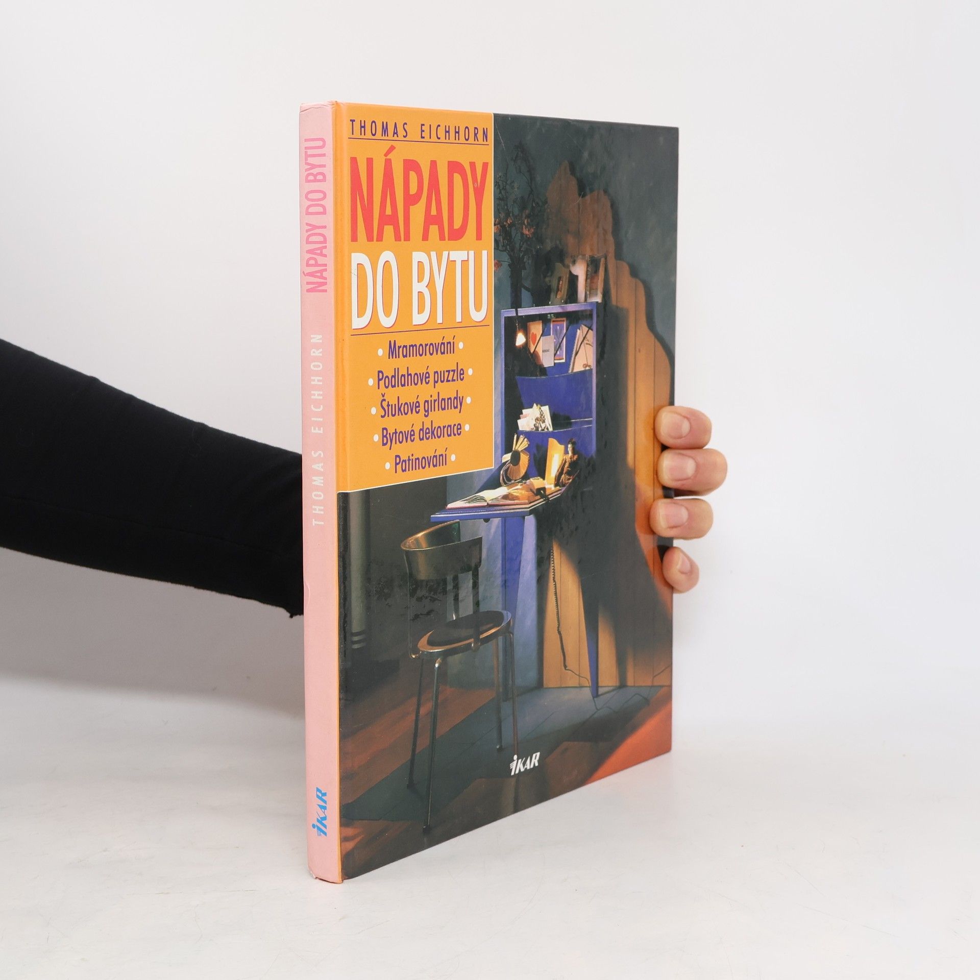 Nápady do bytu. Mramorování, podlahové puzzle, štukové girlandy, bytové dekorace, patinování