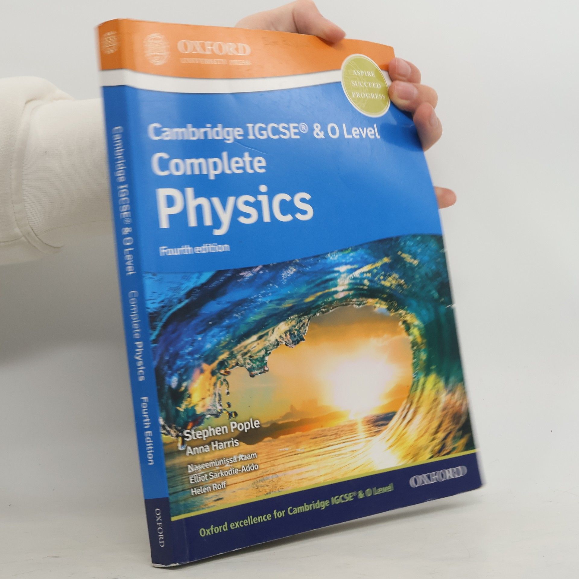 Cambridge IGCSE® and o Level Complete Physics