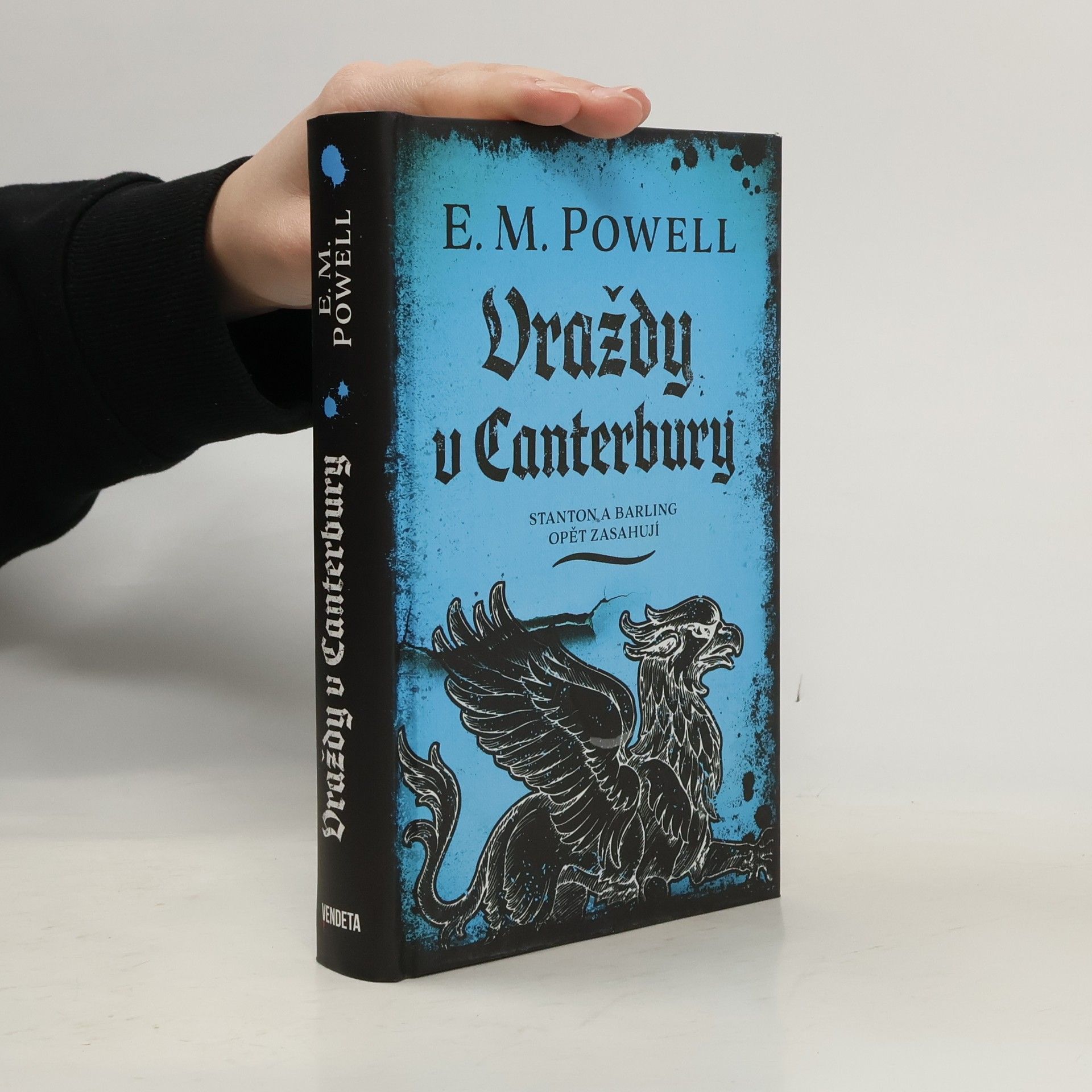 E. M. Powell Vraždy v Canterbury