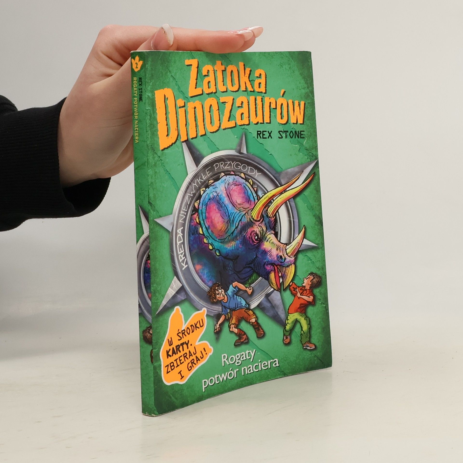 Zatoka dinozaurów rogaty potwór naciera