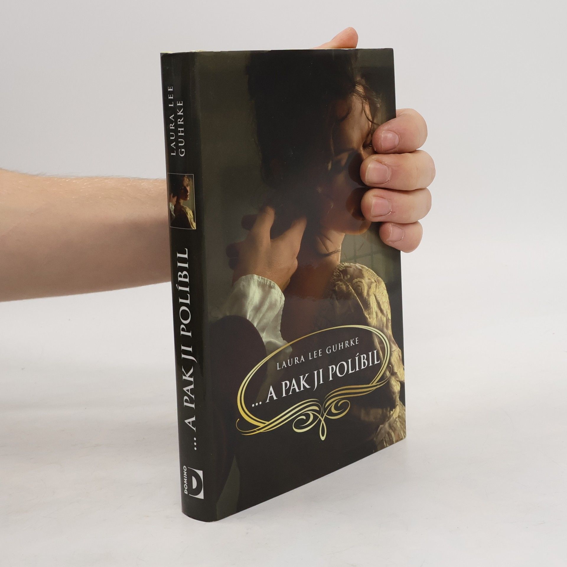 ...A pak ji políbil