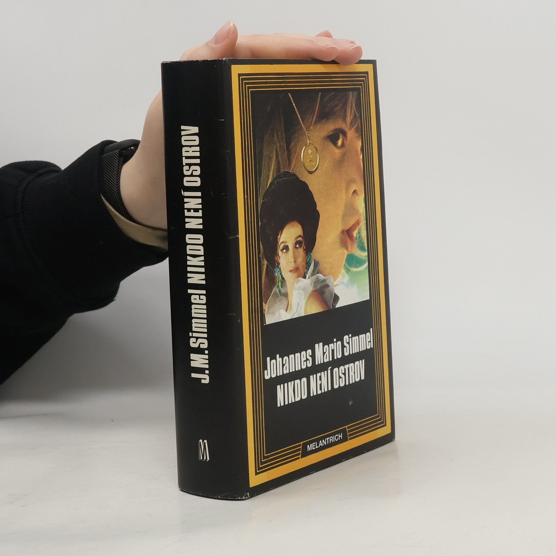 Johannes Mario Simmel Nikdo není ostrov