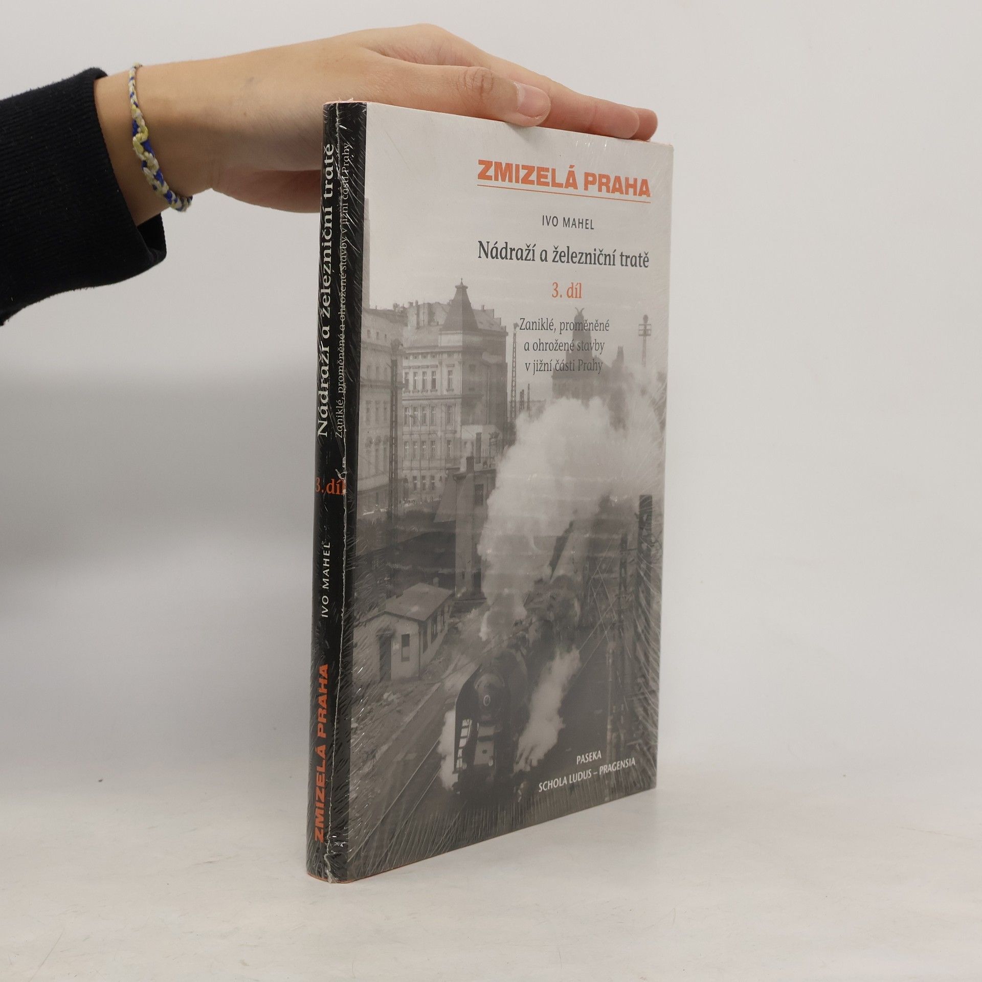 Ivo Mahel Zmizelá Praha. Nádraží a železniční tratě. Zaniklé, proměněné a ohrožené stavby v jižní části Prahy. 3. díl