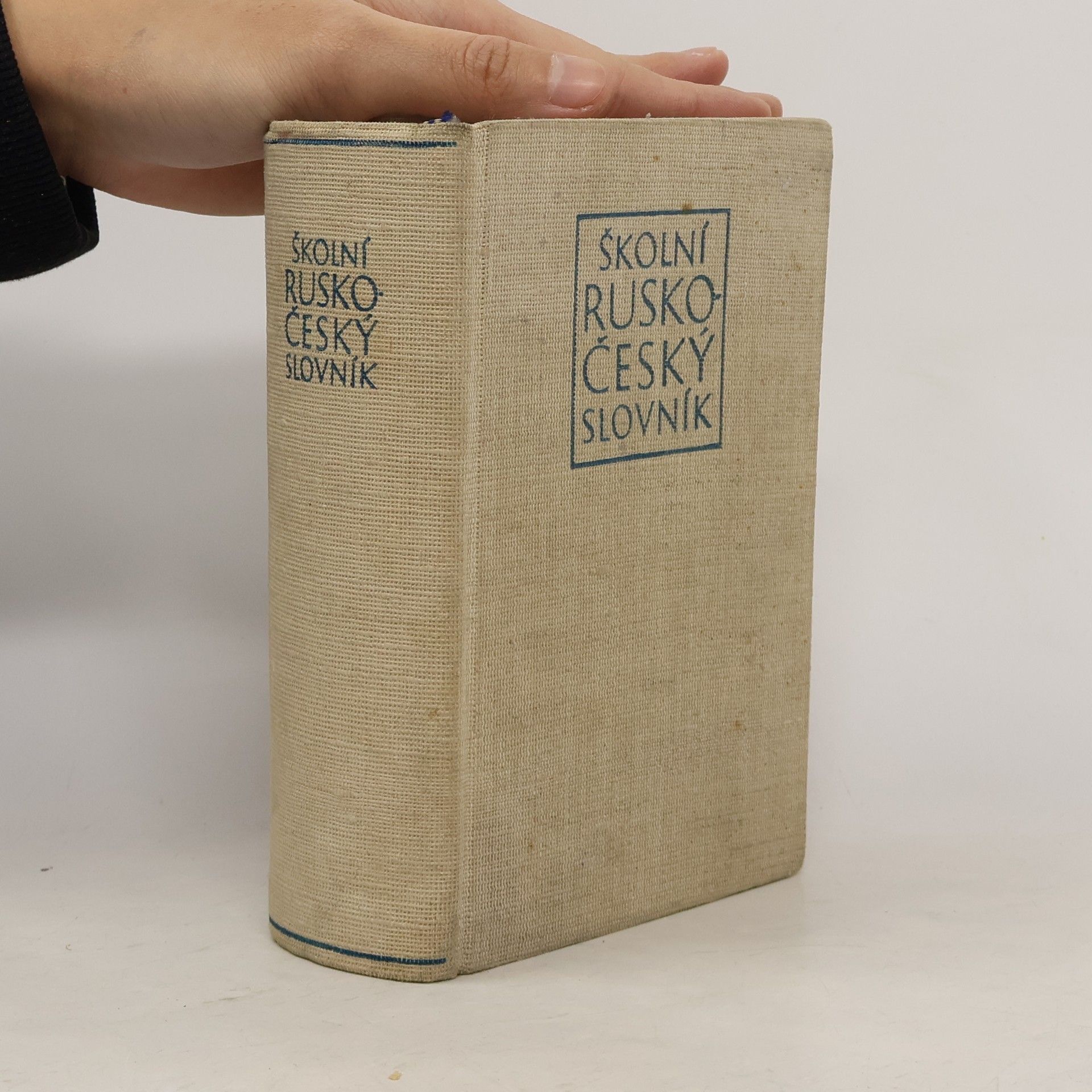 Collectif d'auteurs Školní rusko-český slovník