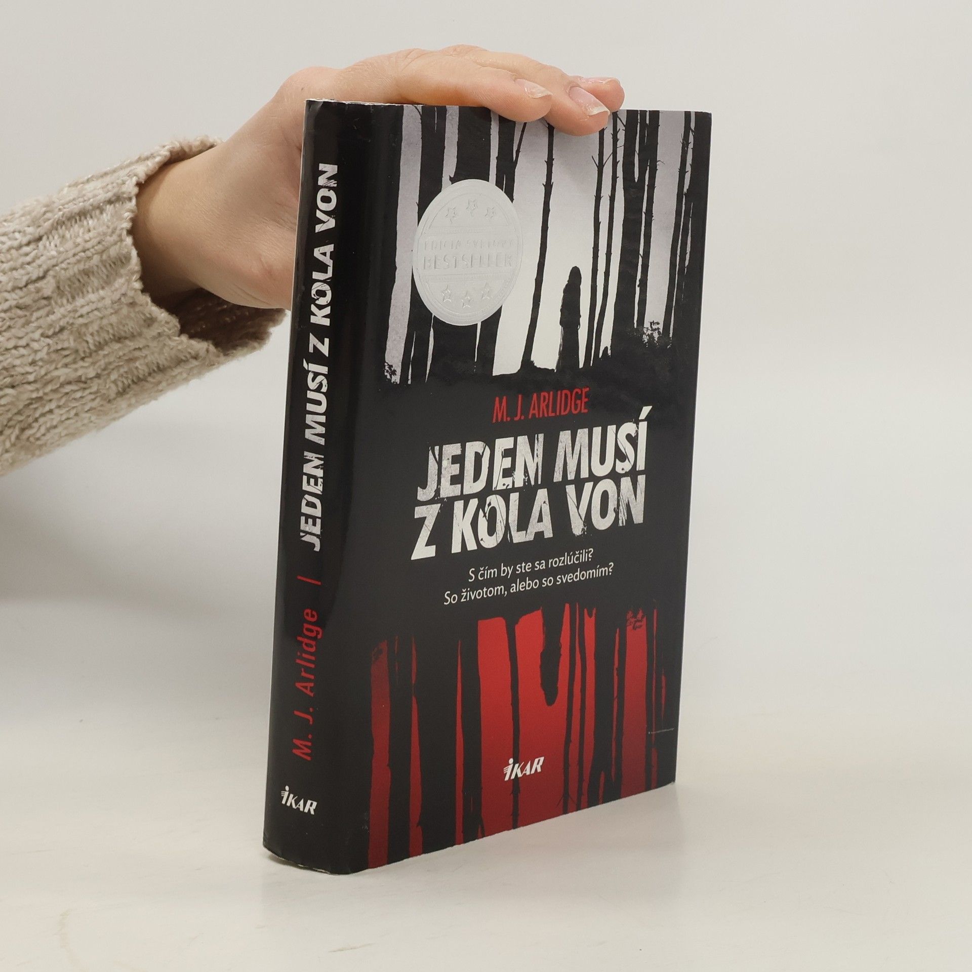 M. J. Arlidge Jeden musí z kola von