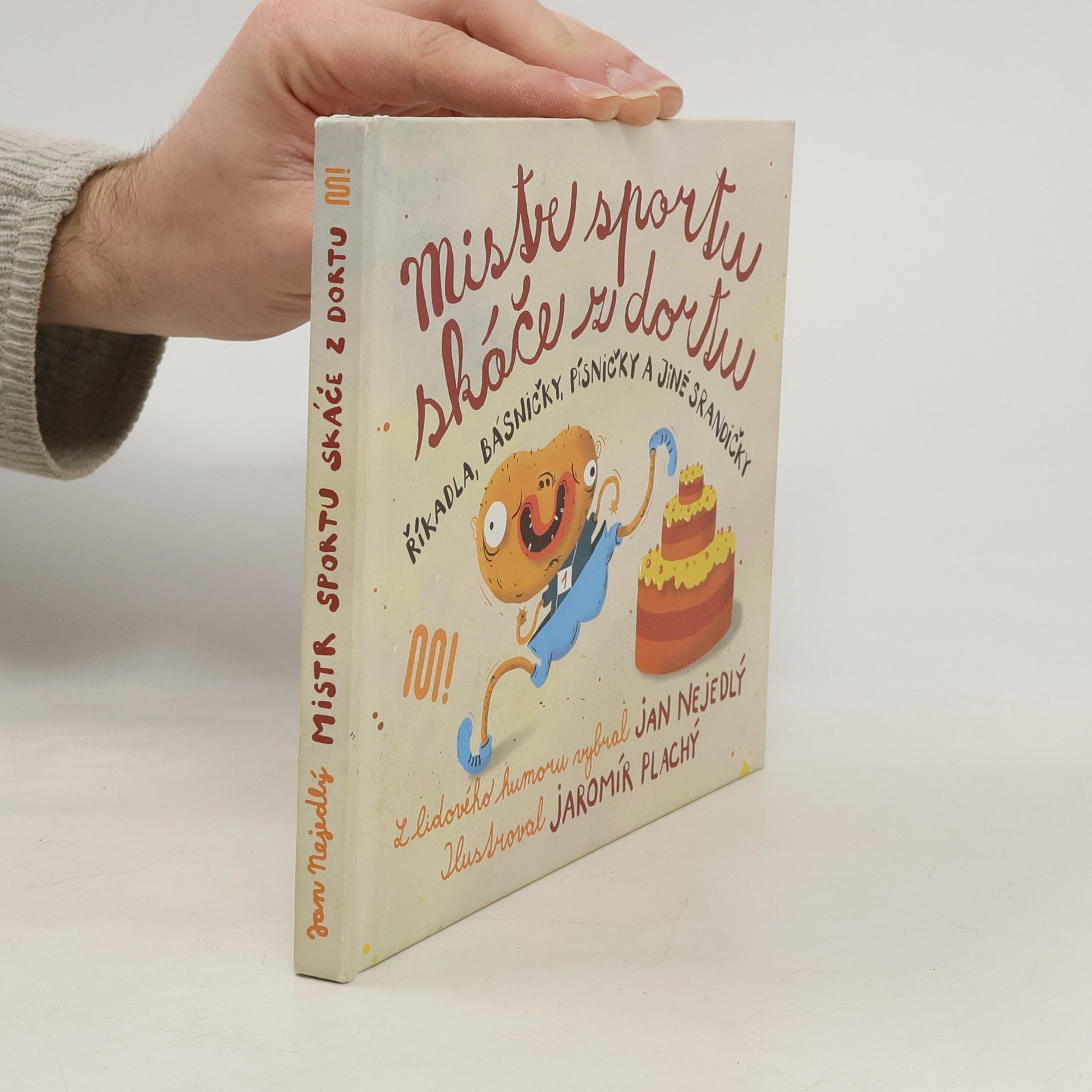 Mistr sportu skáče z dortu