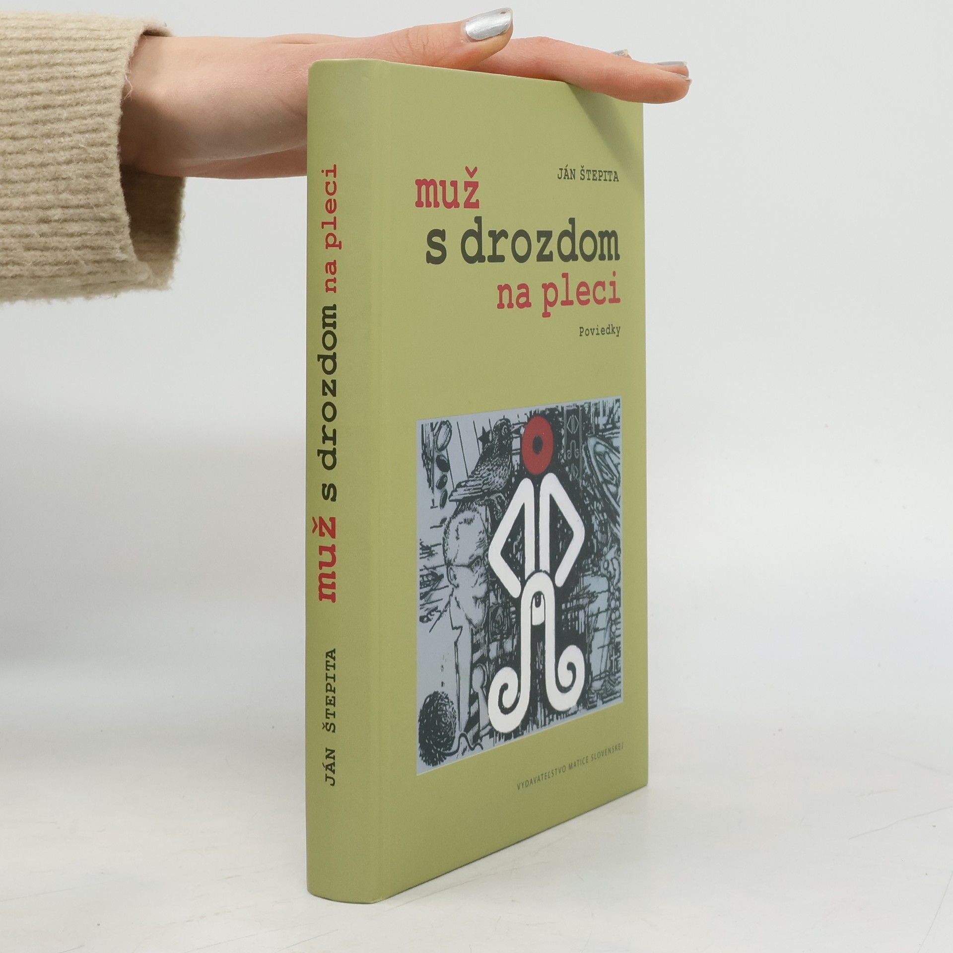 Muž s drozdom na pleci