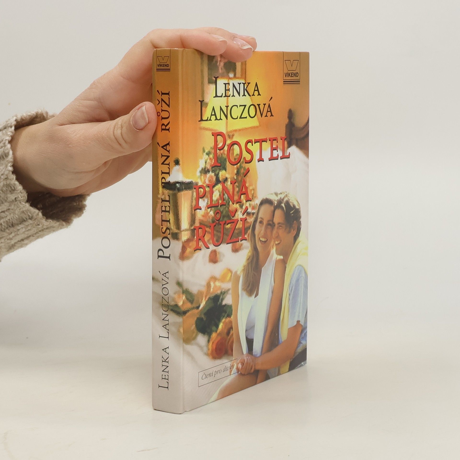 Postel plná růží