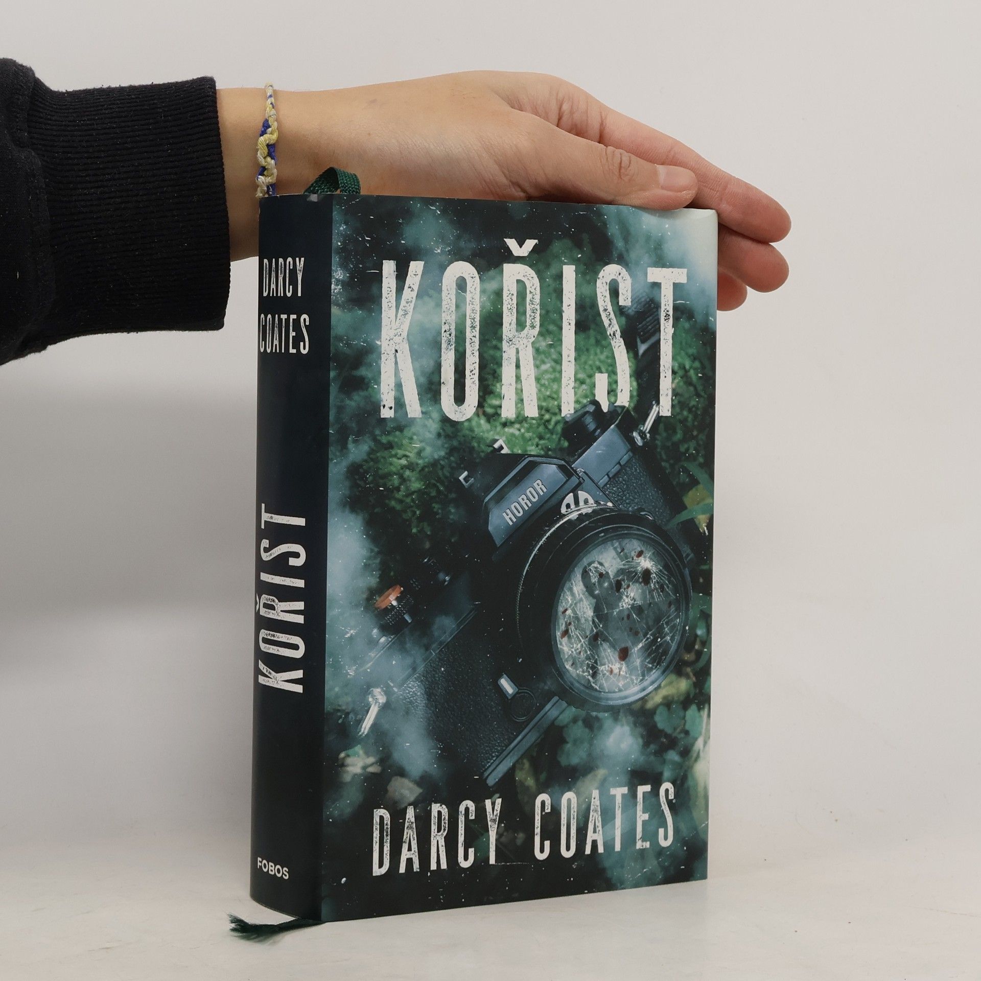 Darcy Coates Kořist