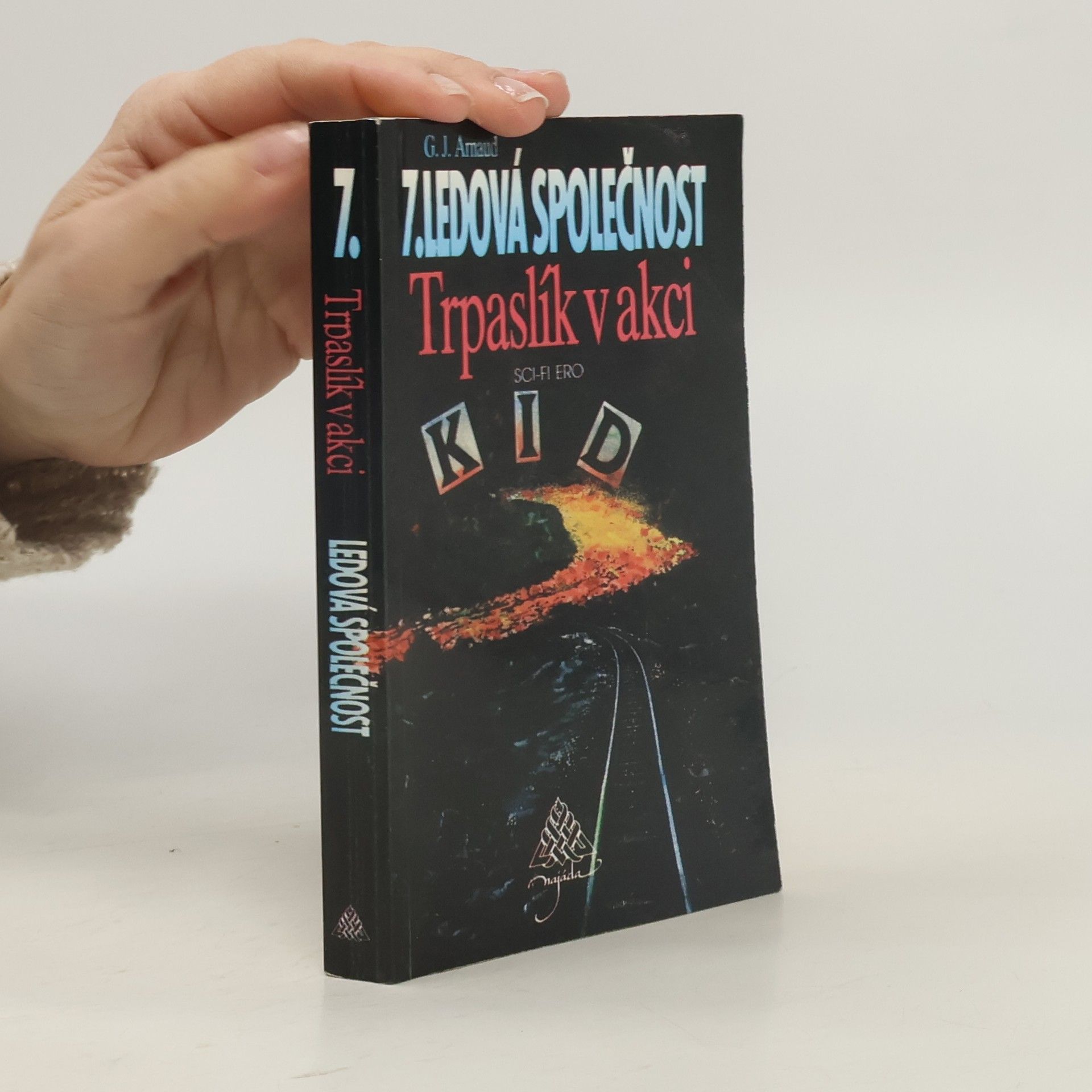 Georges-Jean Arnaud Ledová společnost. 7, Trpaslík v akci