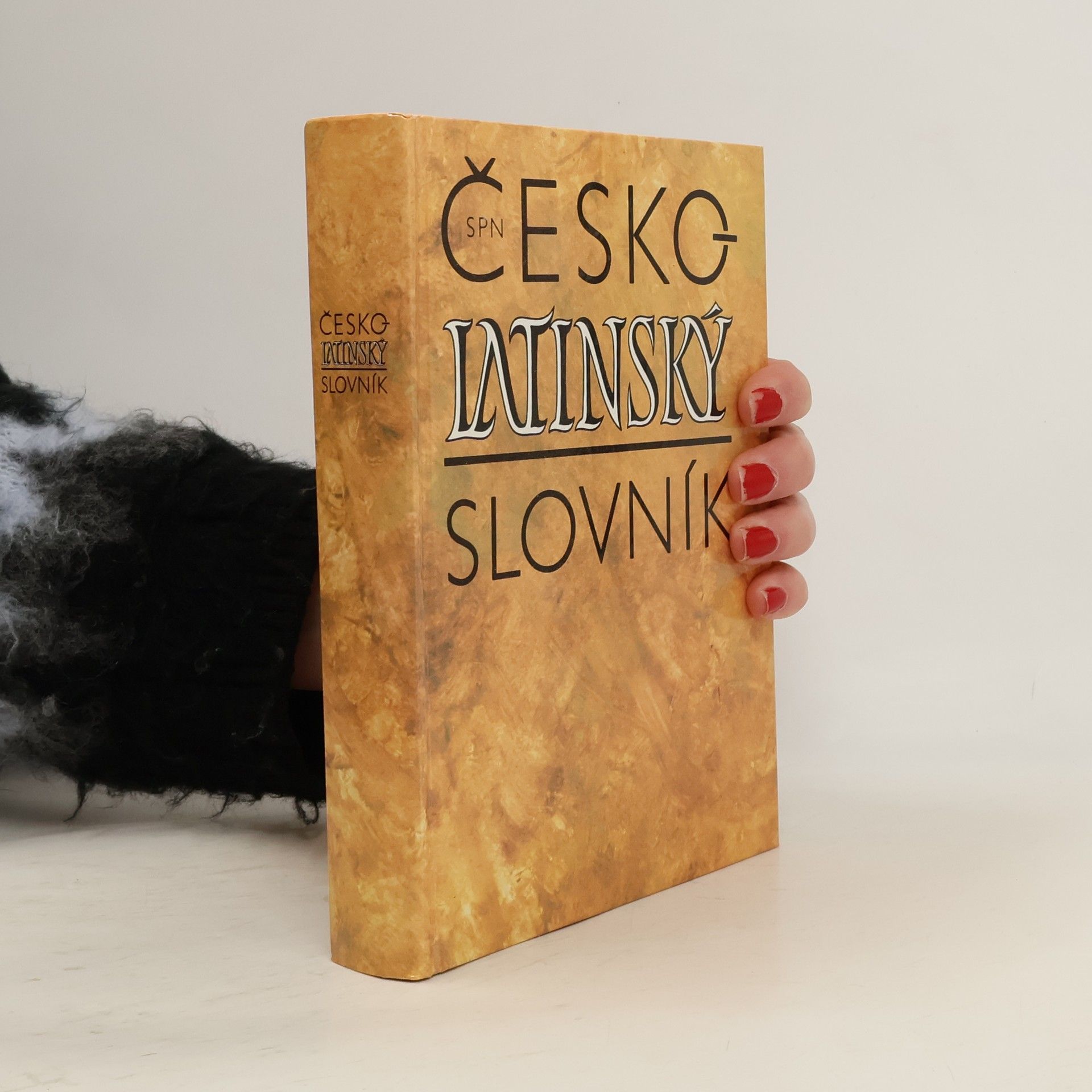 Česko-latinský slovník starověké a současné latiny