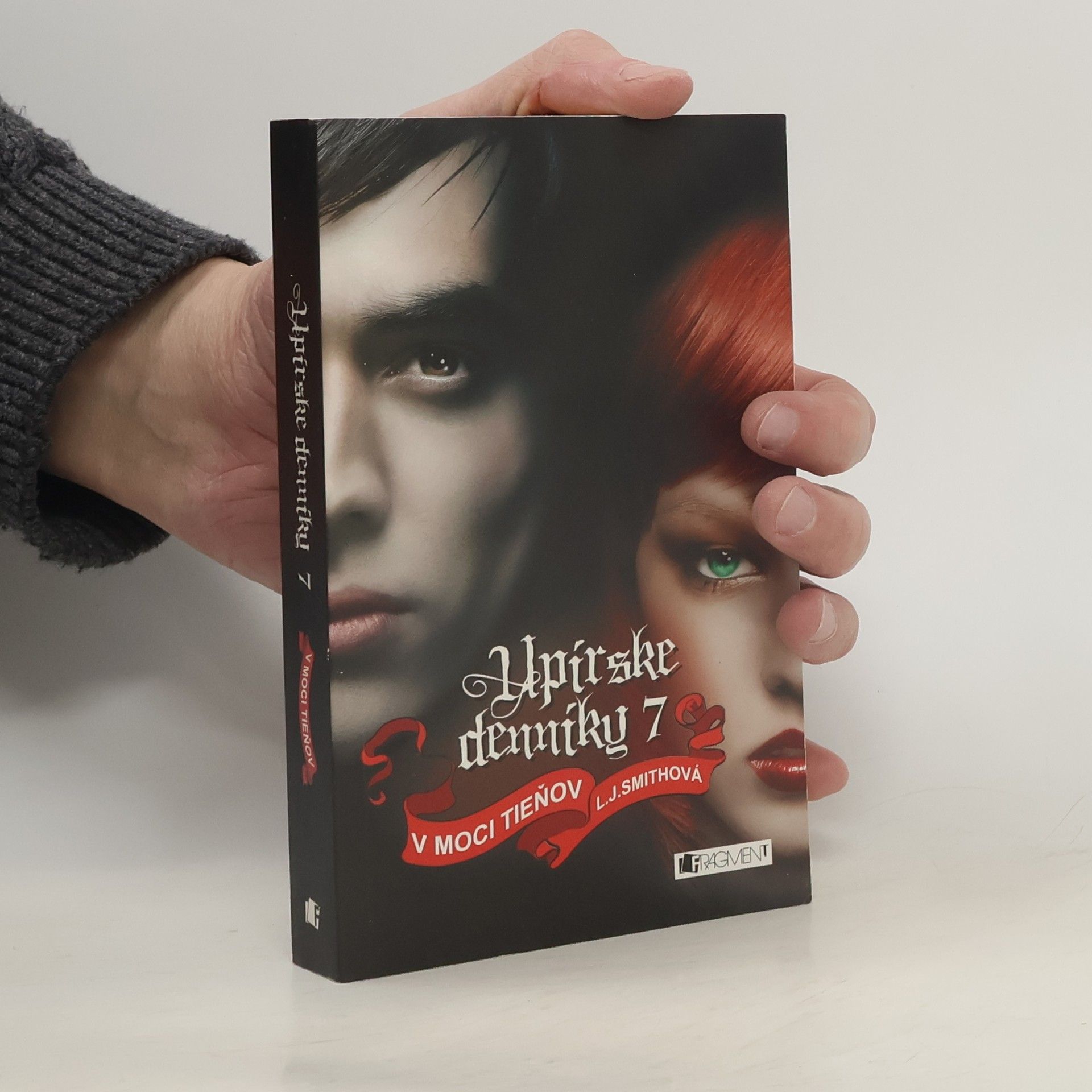 Lisa J. Smith V moci tieňov