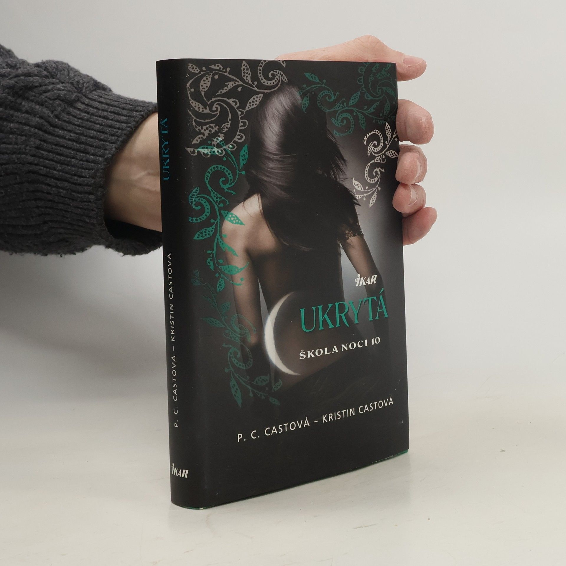 Phyllis Christine Cast Ukrytá. Škola noci 10