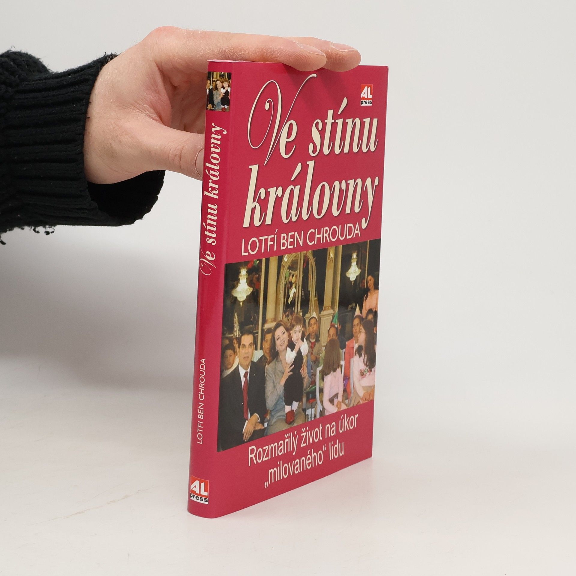 Lotfi Ben Chrouda Ve stínu královny: Rozmařilý život na úkor "milovaného" lidu