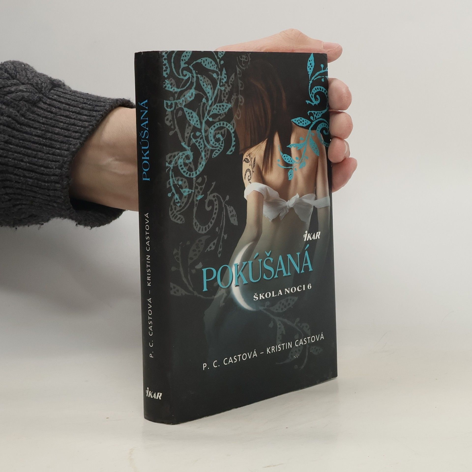 P. C. Castová Pokúšaná