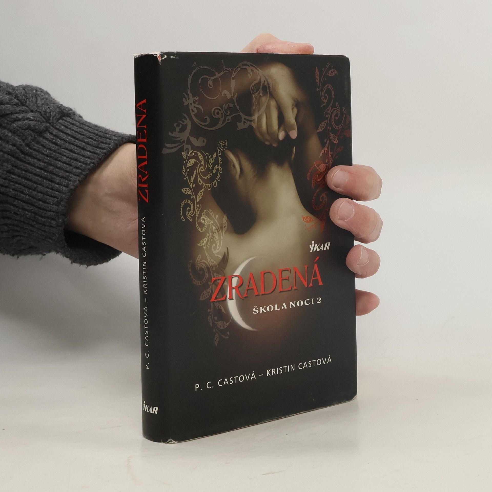 Phyllis Christine Cast Zradená