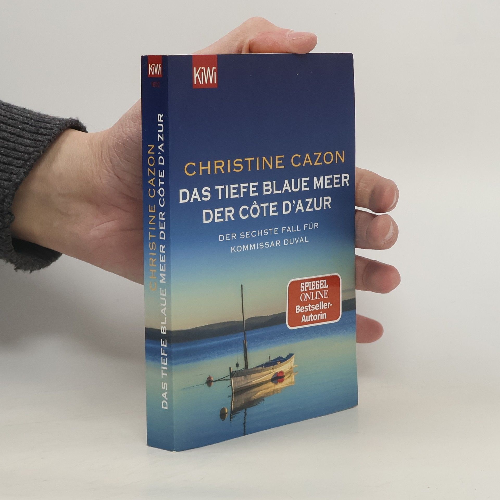 Das tiefe blaue Meer der Côte d'Azur