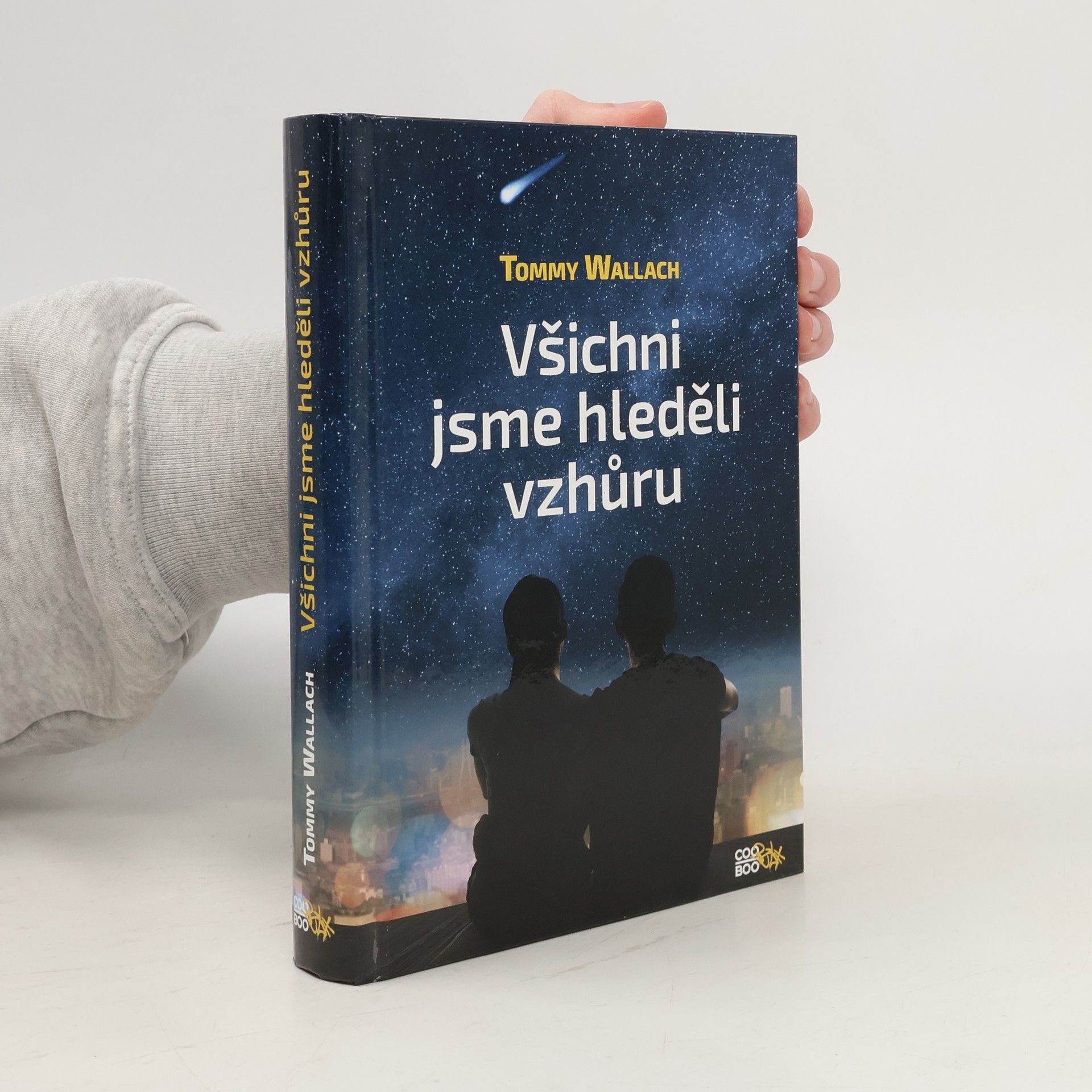 Tommy Wallach Všichni jsme hleděli vzhůru