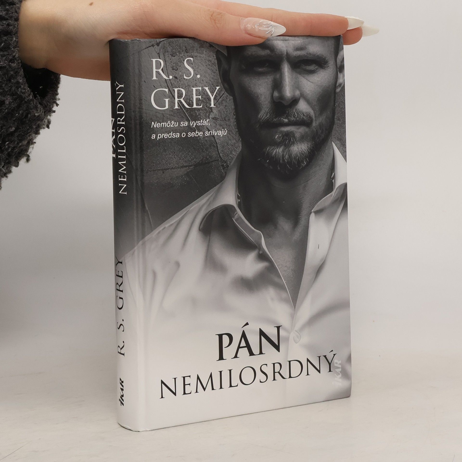 R. S. Grey Pán Nemilosrdný