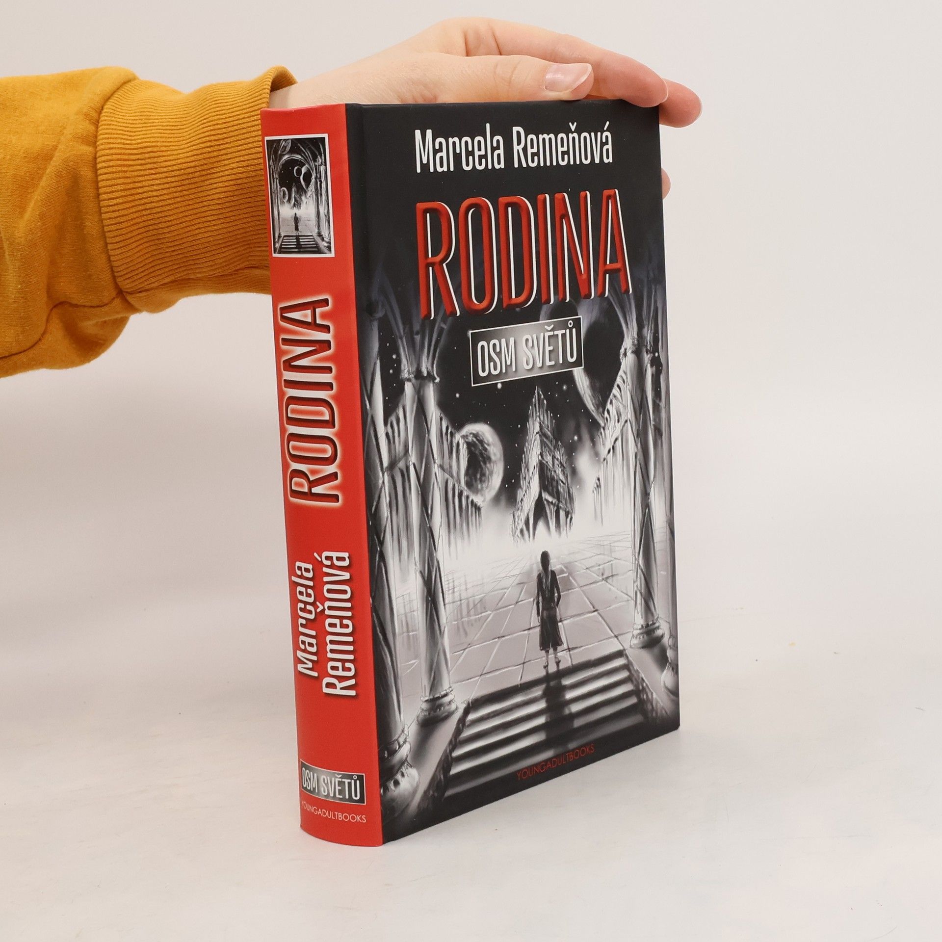 Marcela Remeňová Osm světů. Rodina
