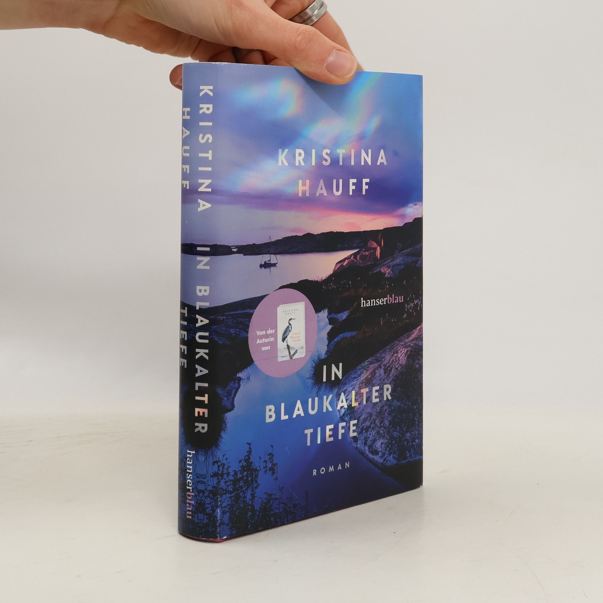 In blaukalter Tiefe