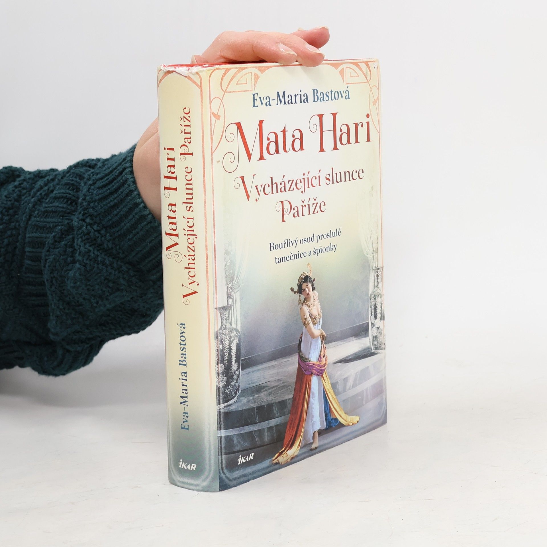 Eva-Maria Bast Mata Hari. vycházející slunce Paříže
