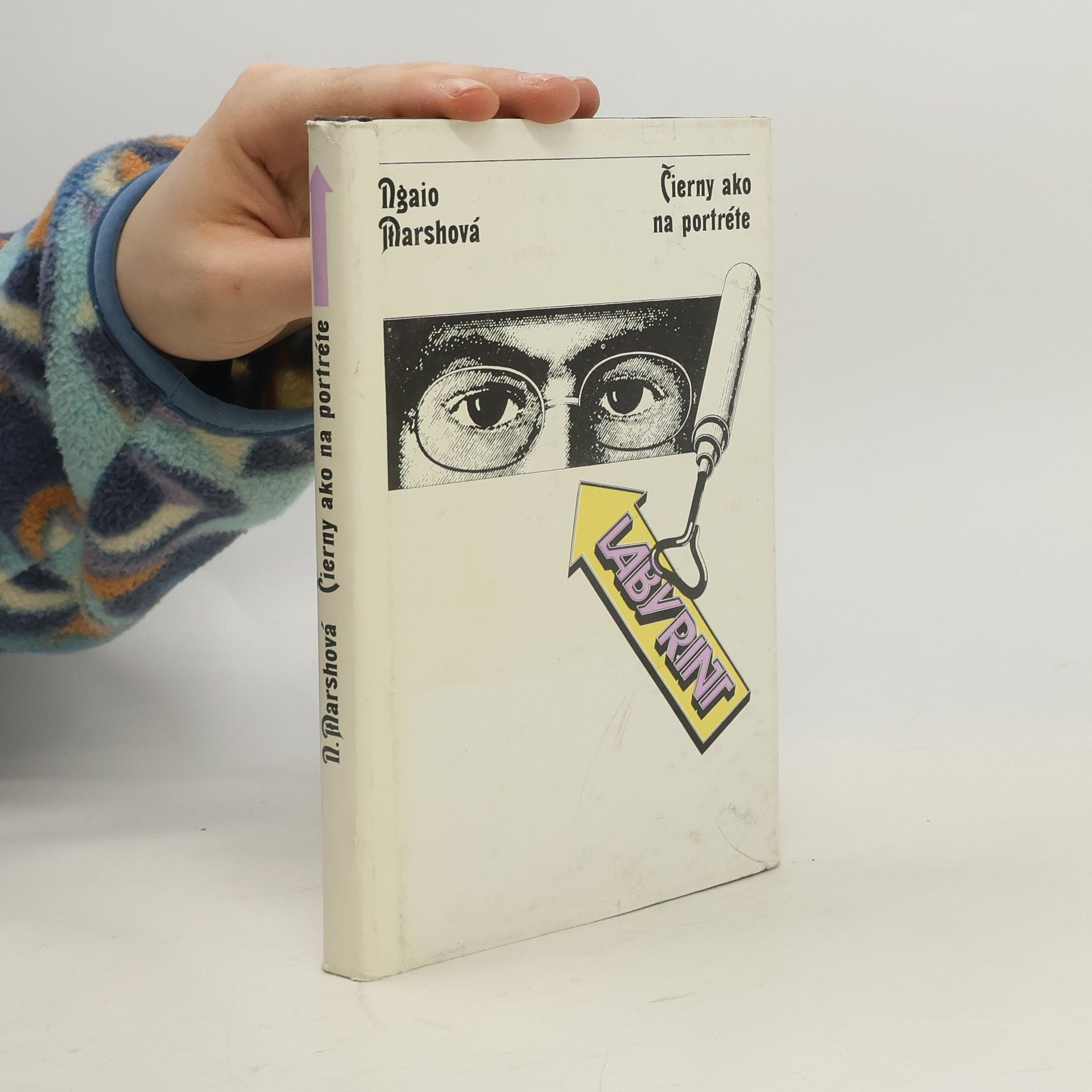 Ngaio Marsh Čierny ako na portréte