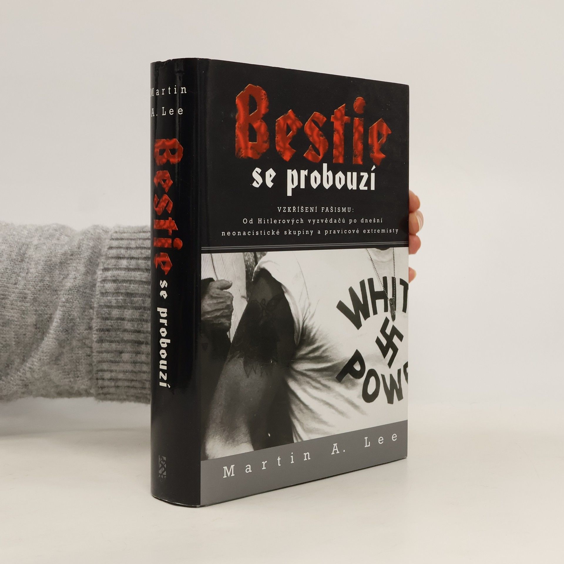 Martin A. Lee Bestie se probouzí