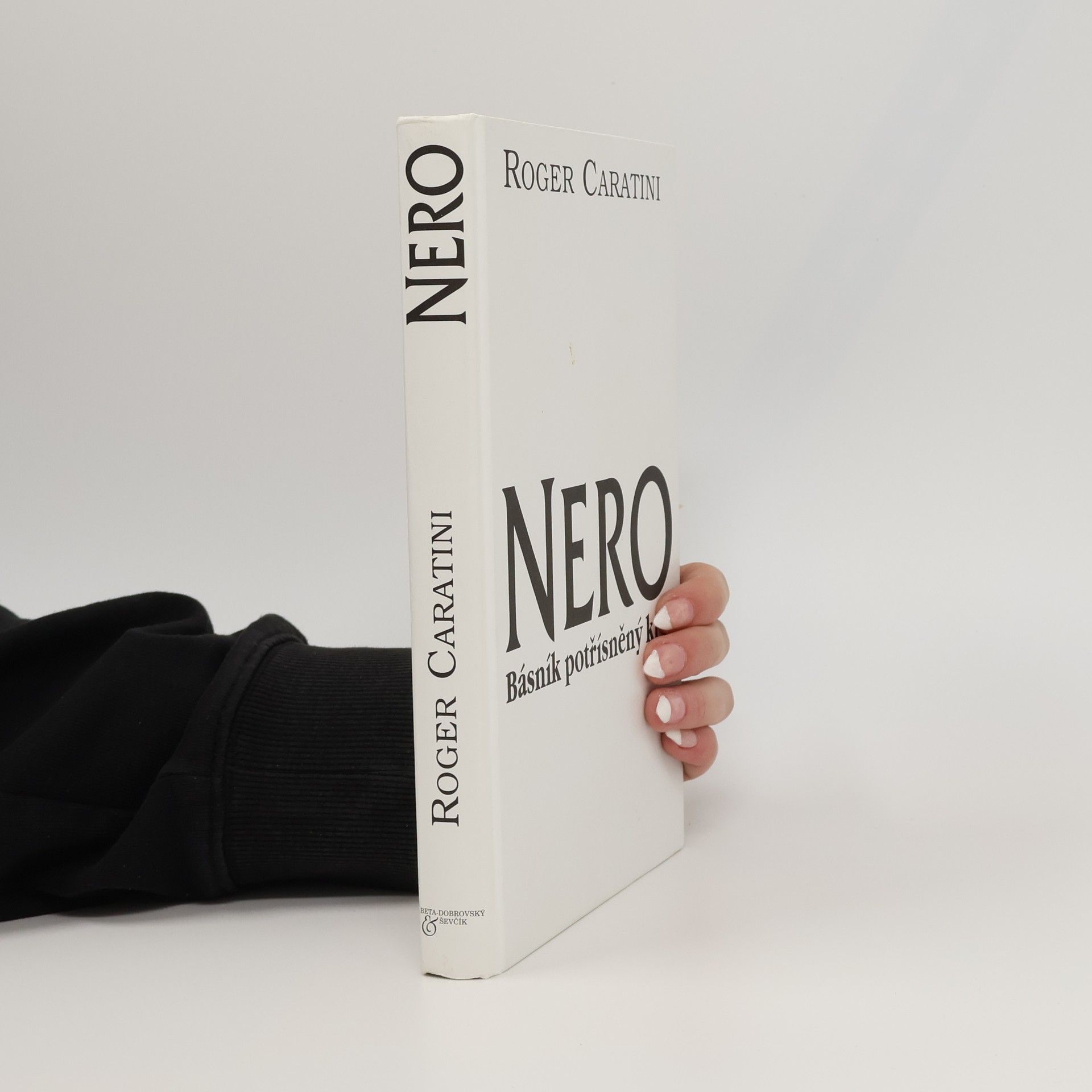 Roger Caratini Nero : básník potřísněný krví