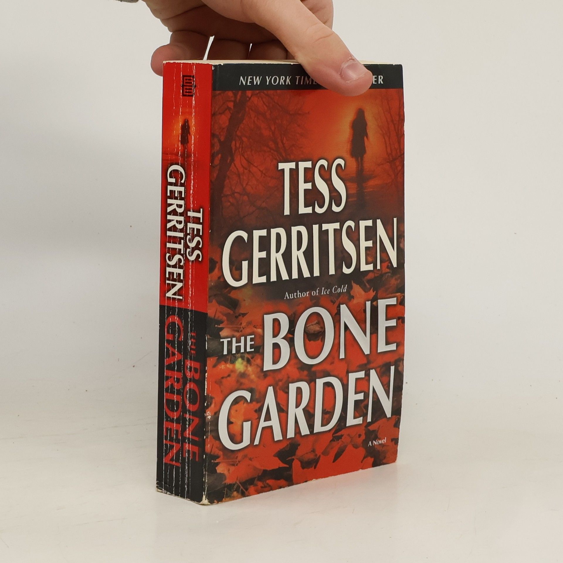 Tess Gerritsen The Bone Garden. Leichenraub, englische Ausgabe