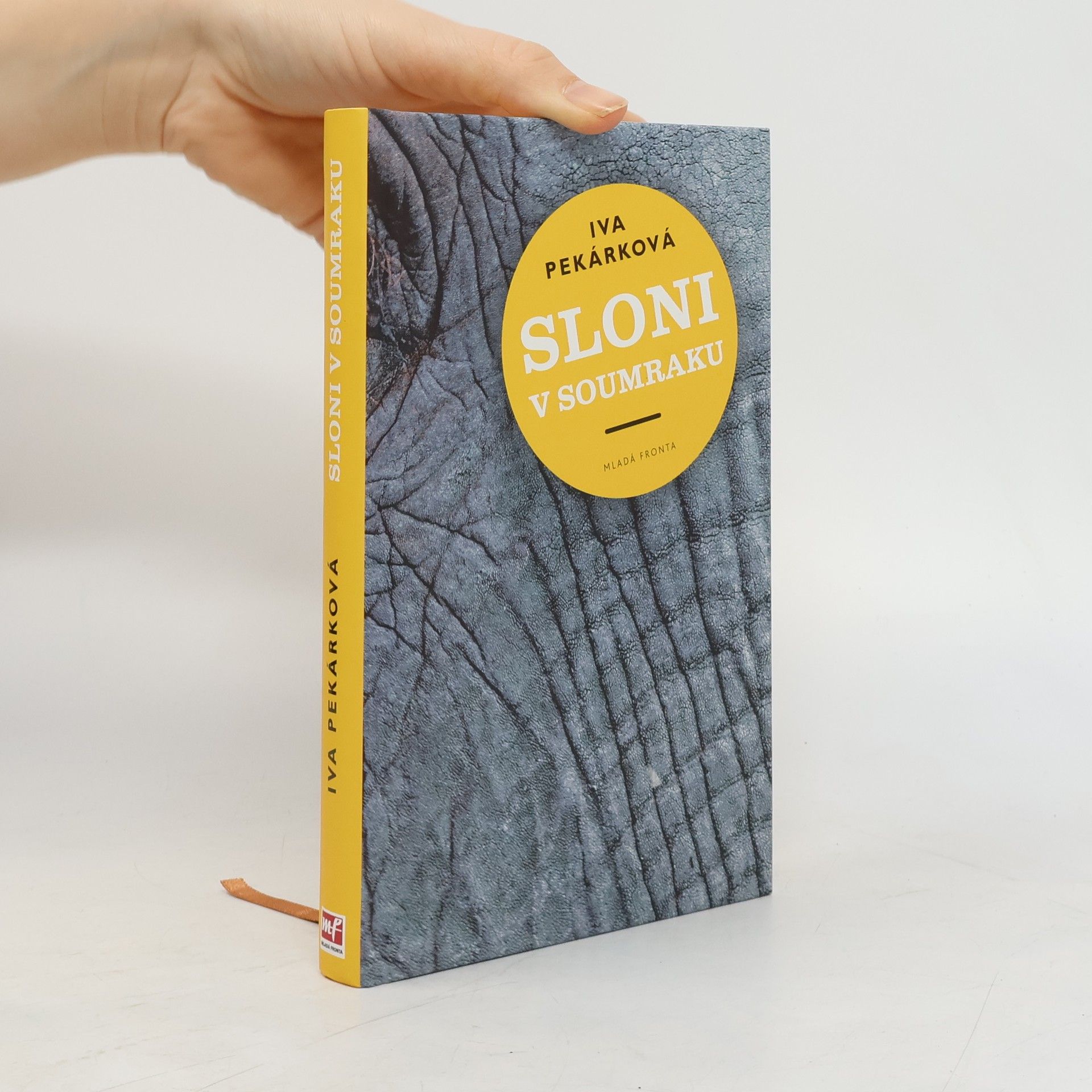 Iva Pekárková Sloni v soumraku