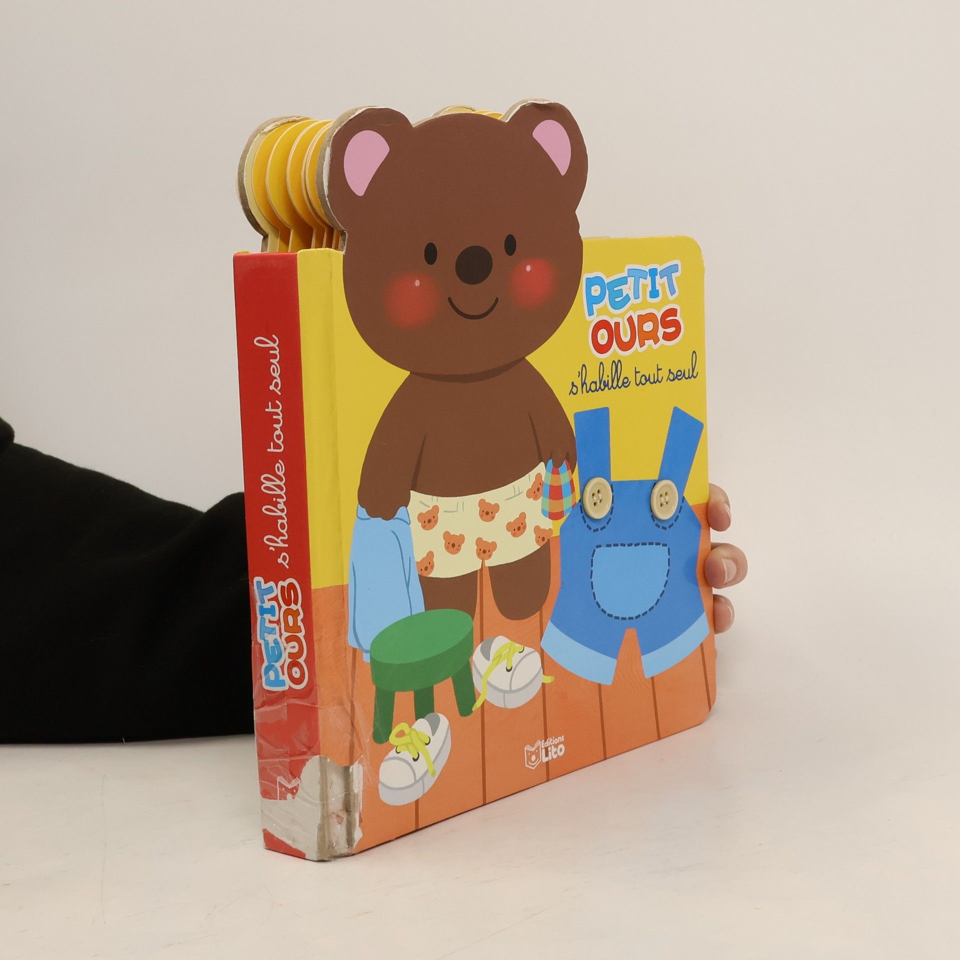 Tong Liu Petit Ours s'habille tout seul