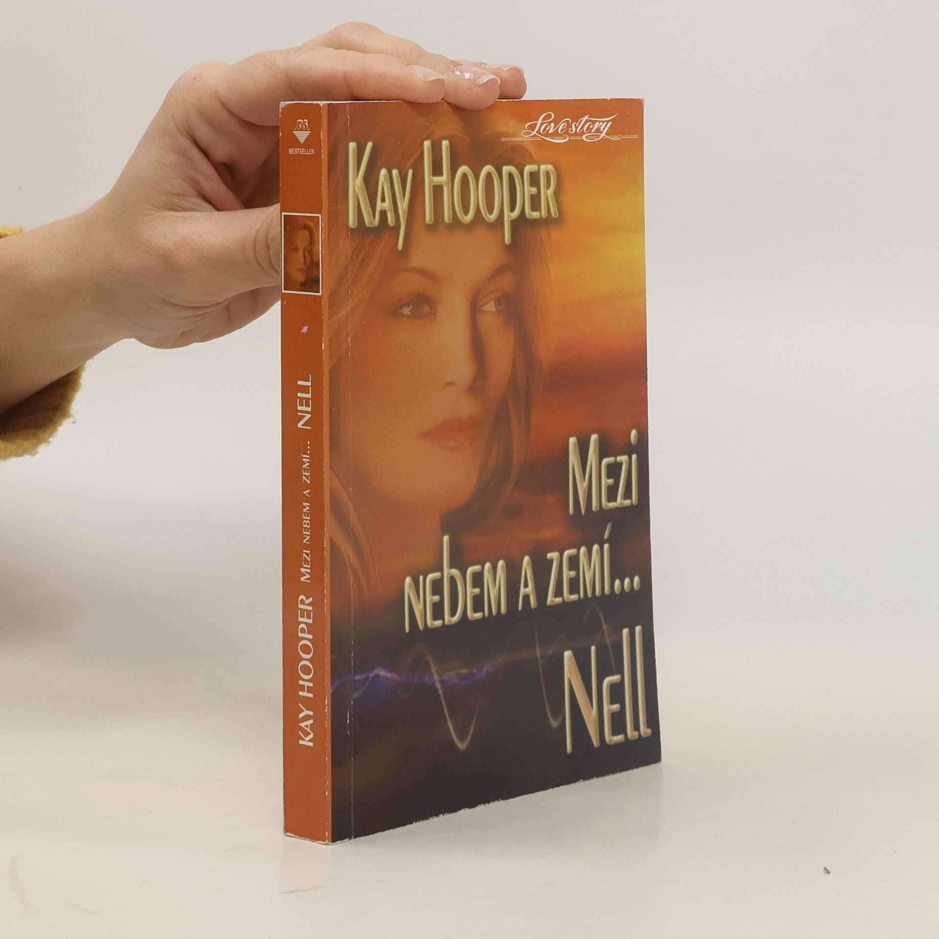 Kay Hooper Mezi nebem a zemí - Nell