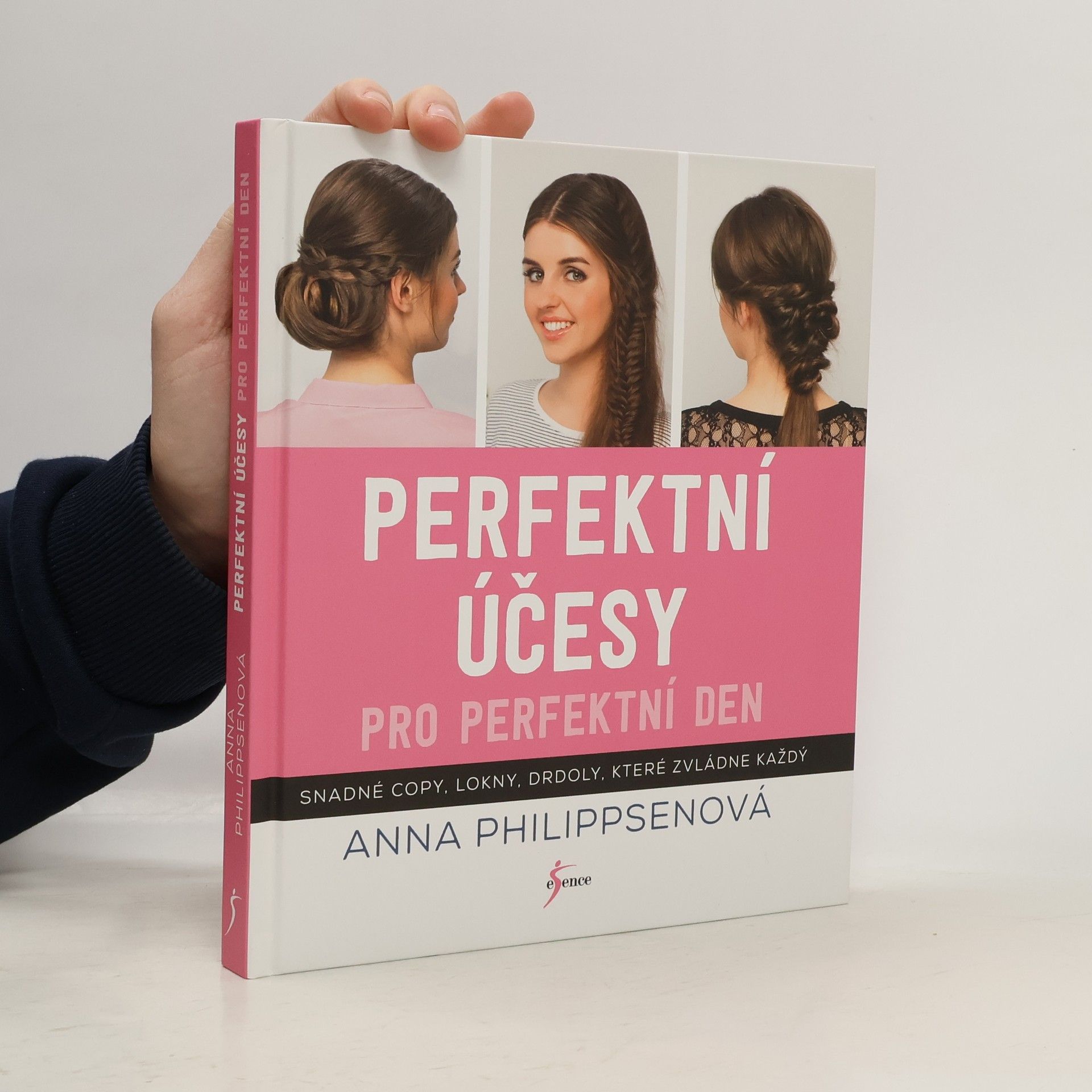 Perfektní účesy pro perfektní den: Snadné copy, lokny, drdoly, které zvládne každý