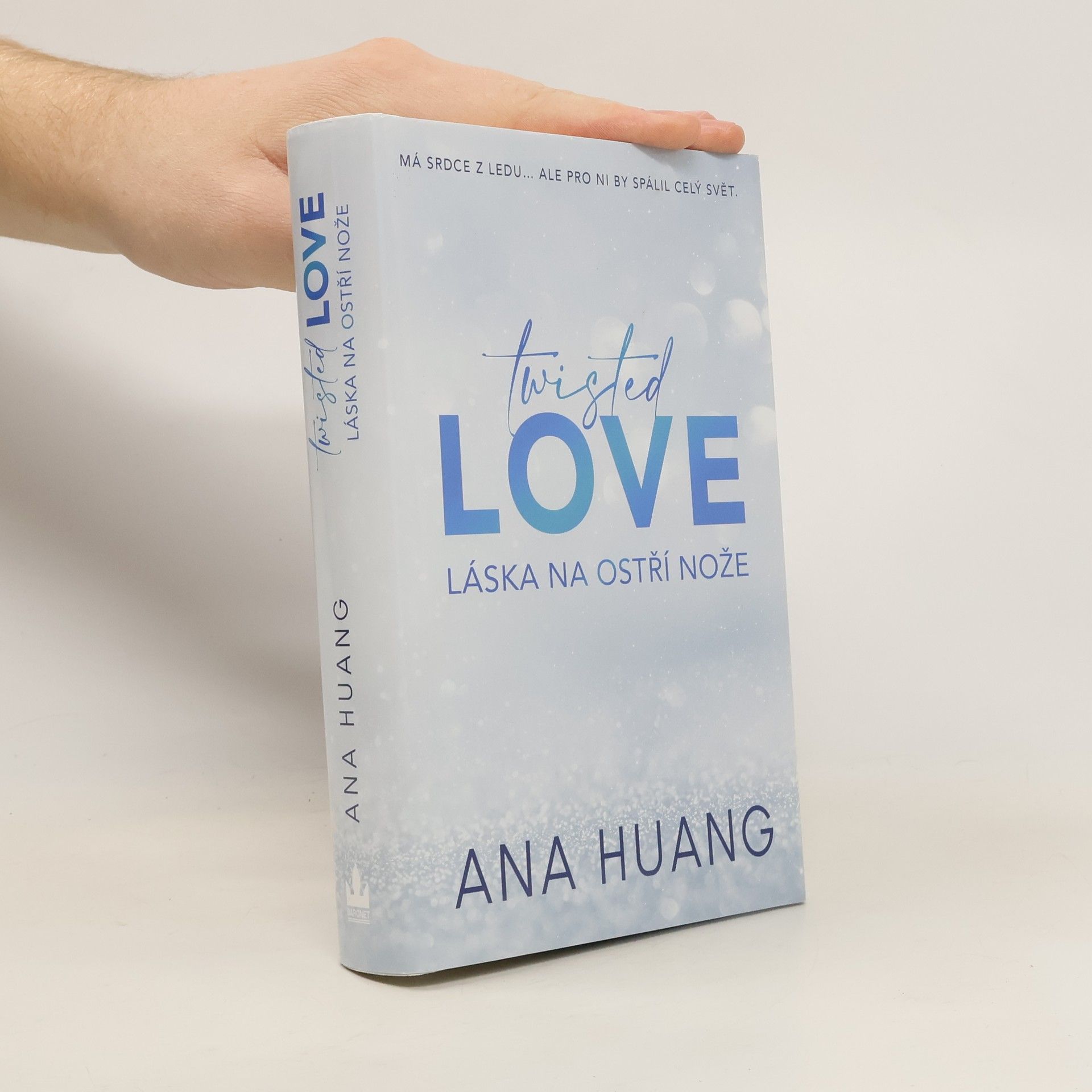Ana Huang Twisted Love. Láska na ostří nože
