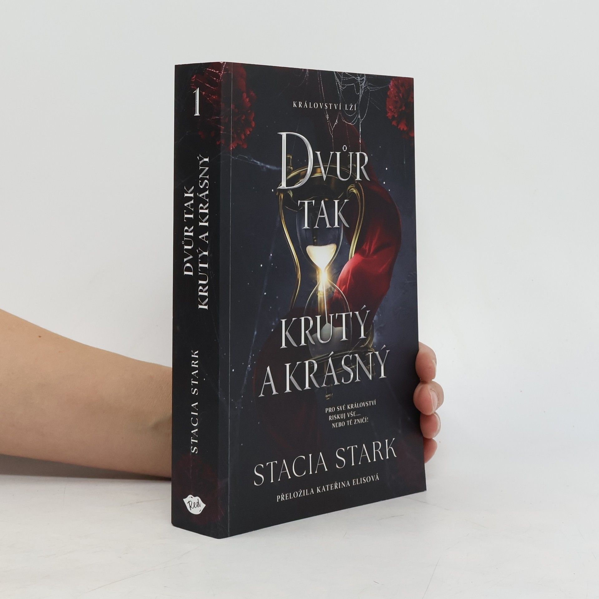 Dvůr tak krutý a krásný