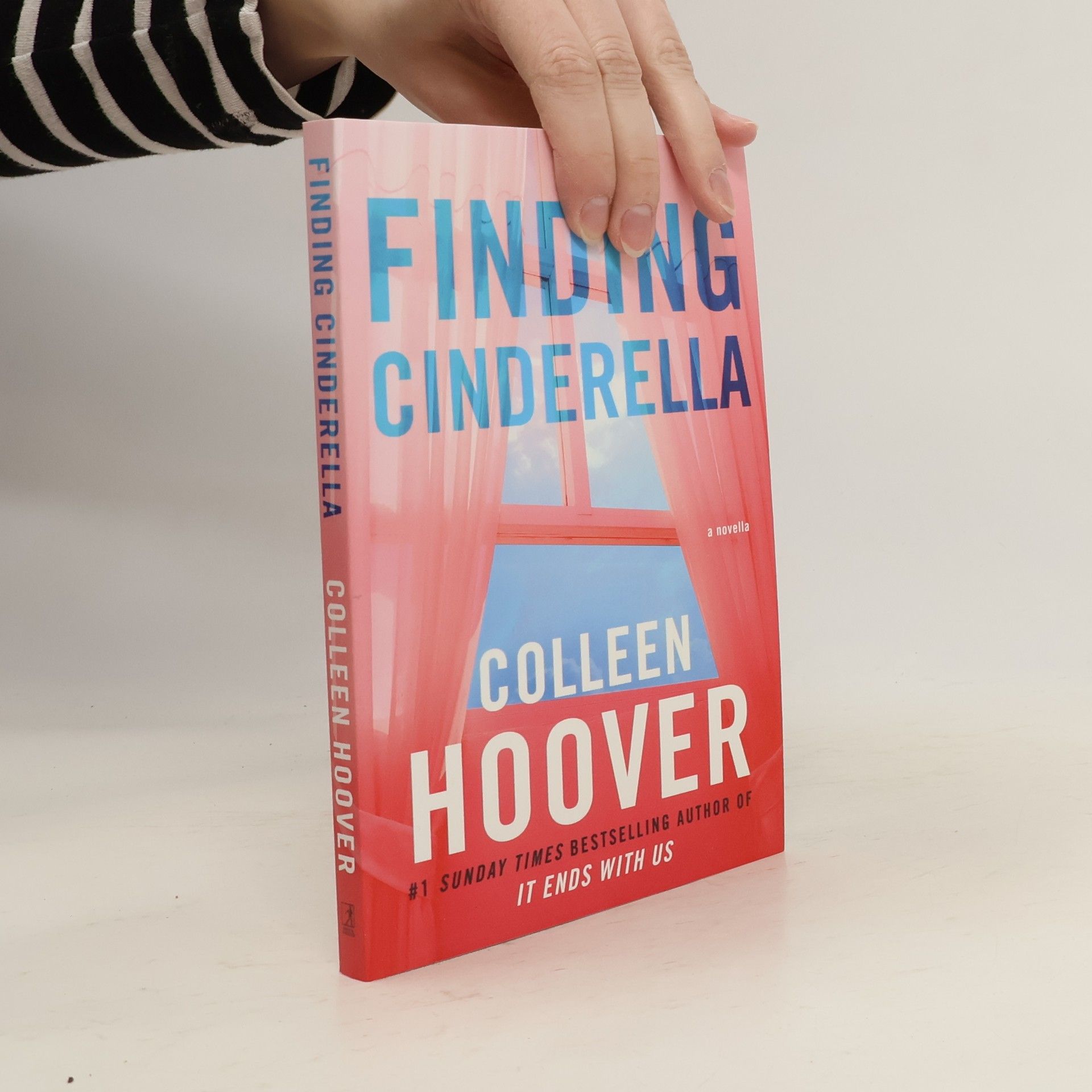 Colleen Hooverová Finding Cinderella