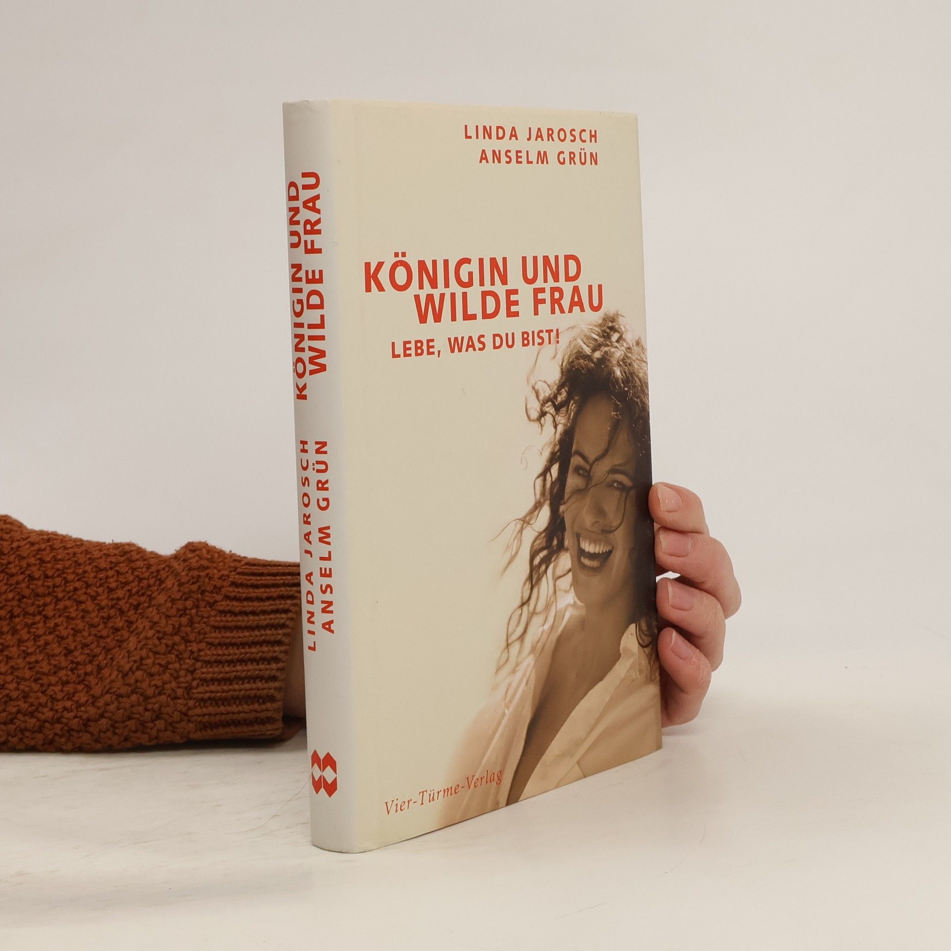 Königin und wilde Frau