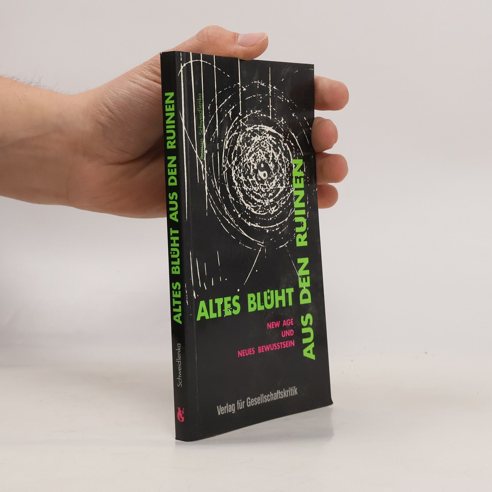 Altes blüht aus den Ruinen