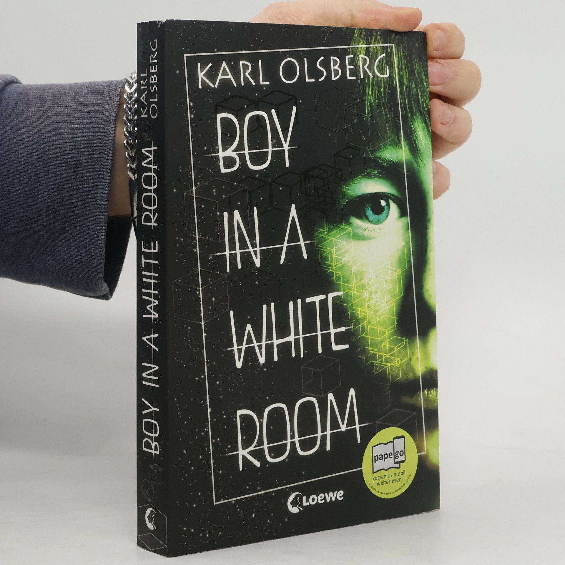 Karl Olsberg Boy in a white room