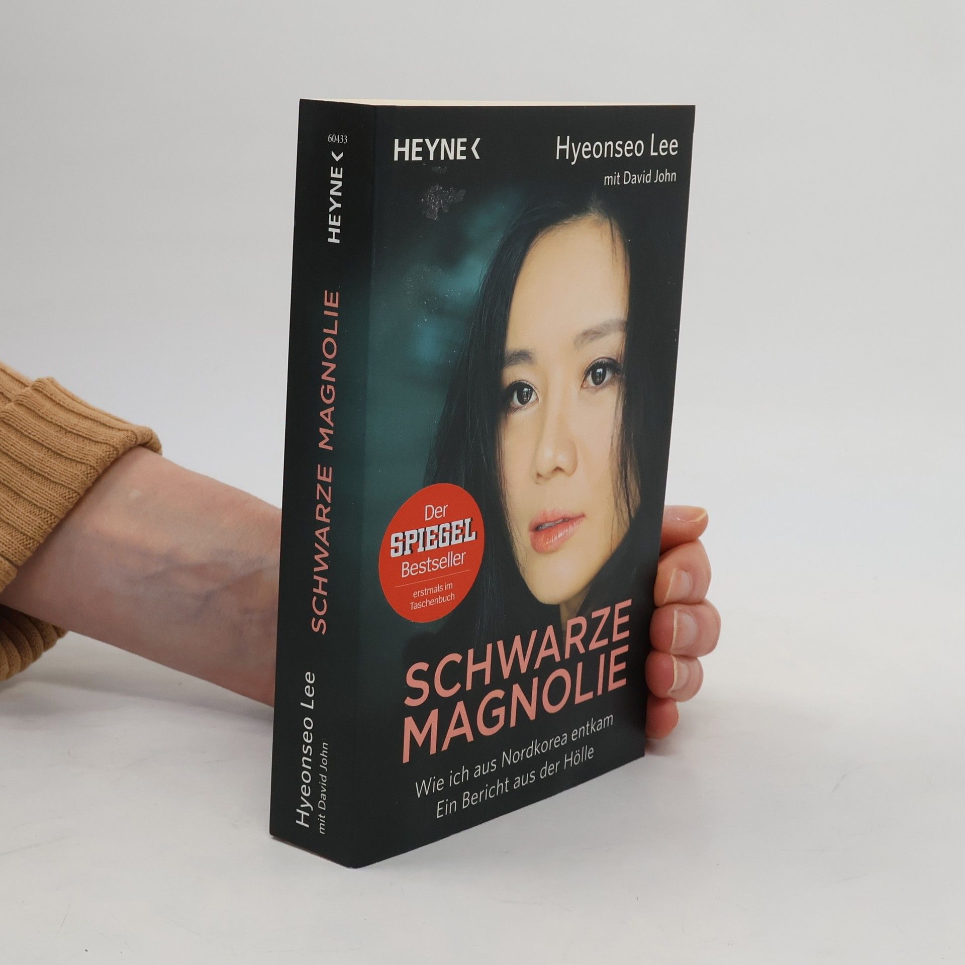 Hyeonseo Lee Schwarze Magnolie