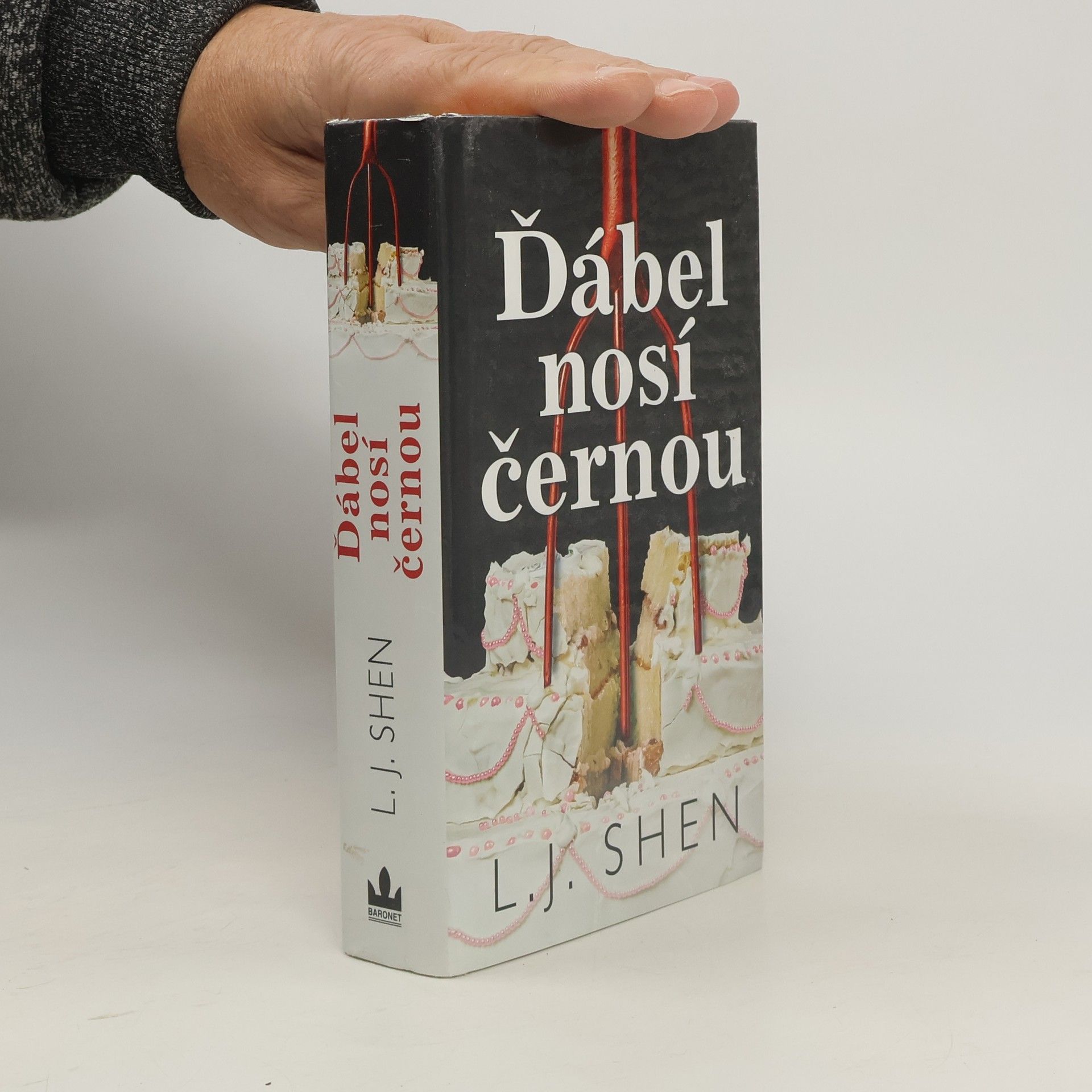 Ďábel nosí černou