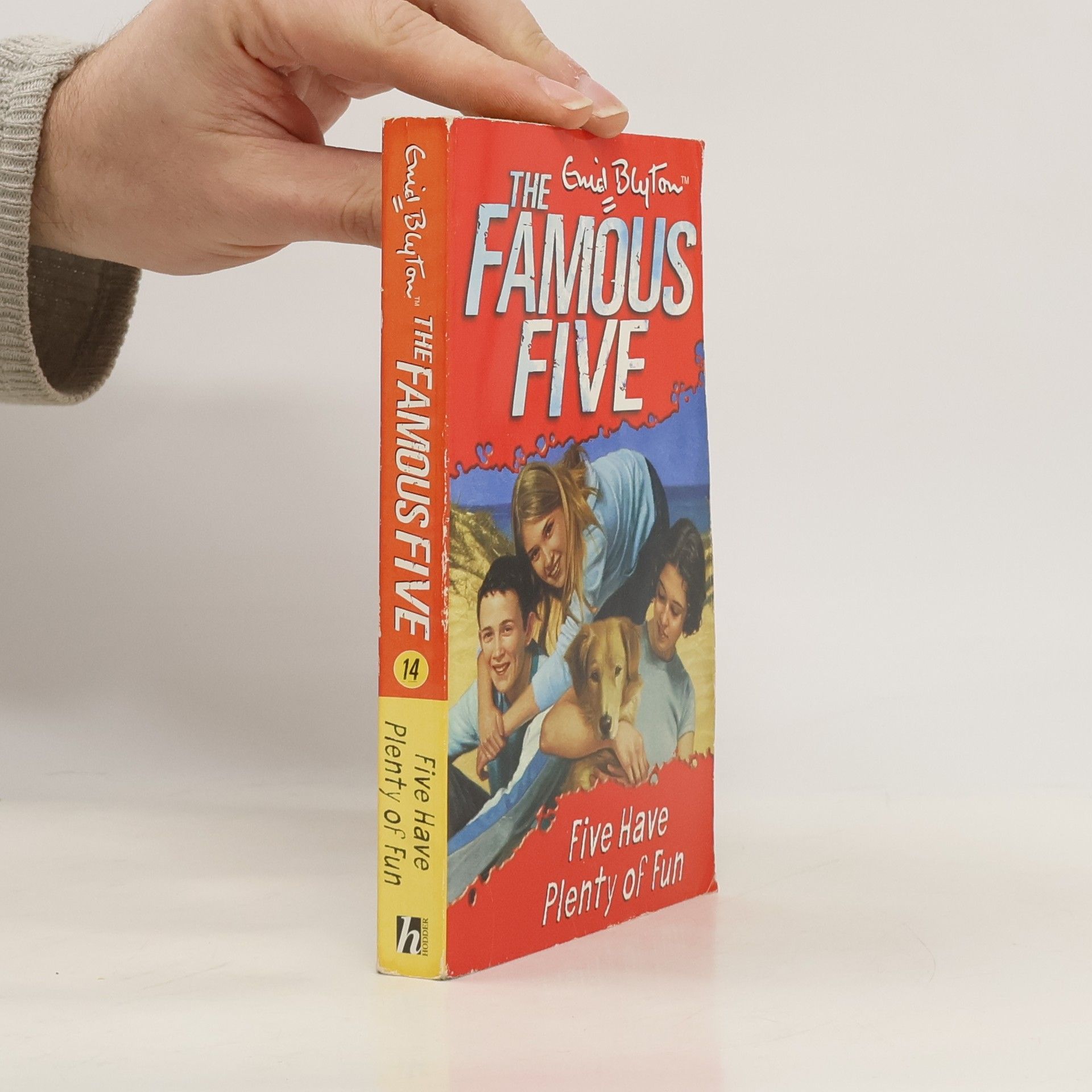 Enid Blyton The Famous Five - 14: Five Have Plenty of Fun
