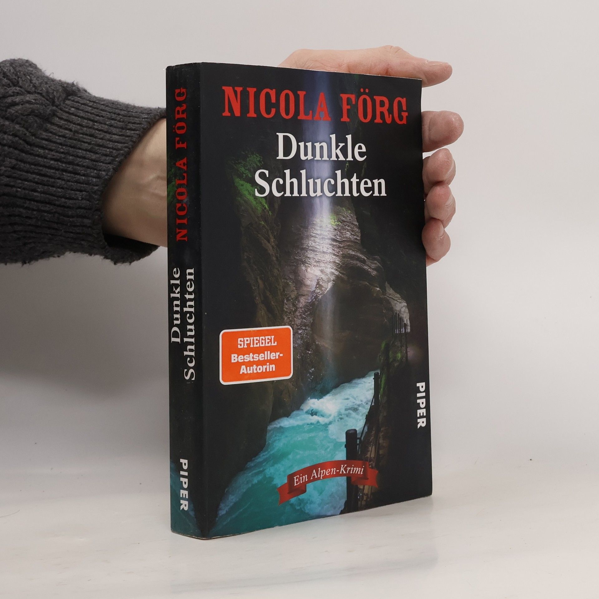 Dunkle Schluchten