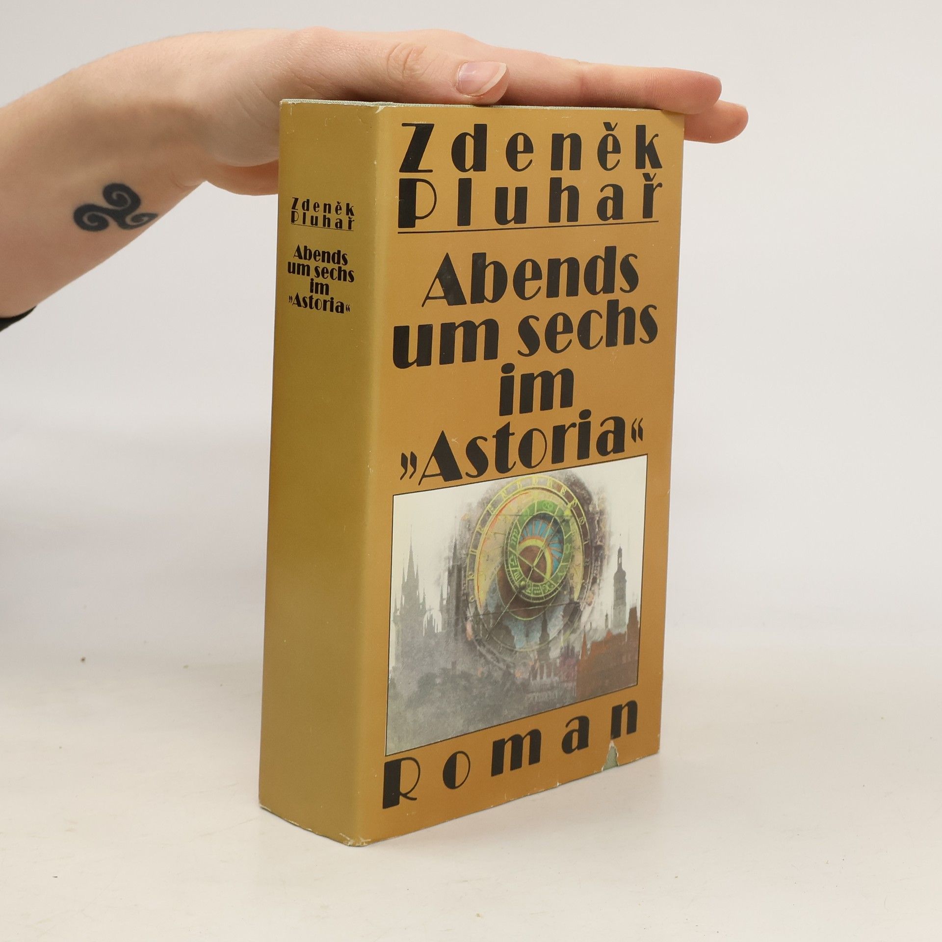 Abends um sechs im "Astoria"